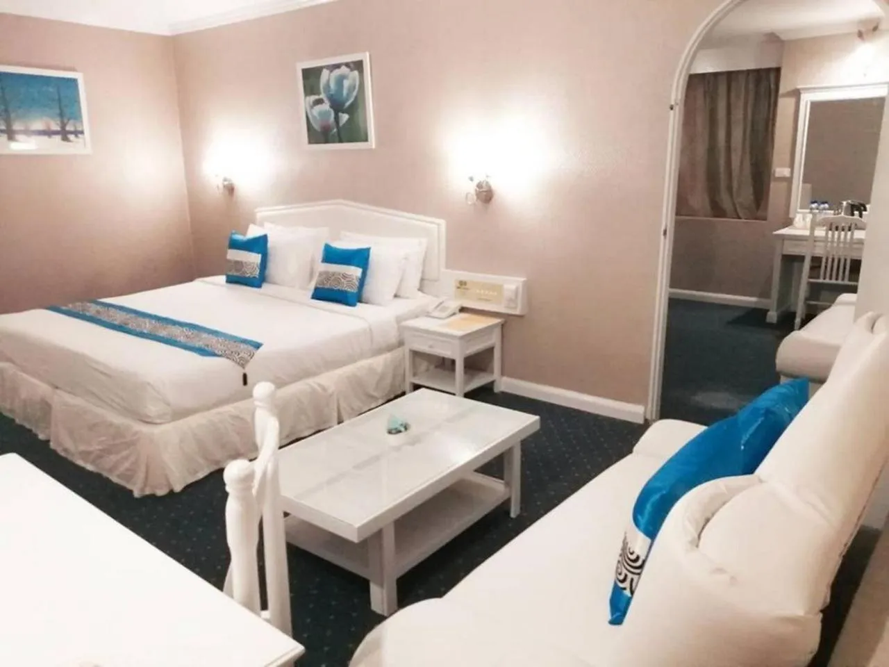 Photo of the whole room, Bed in Bay Hotel Srinakarin