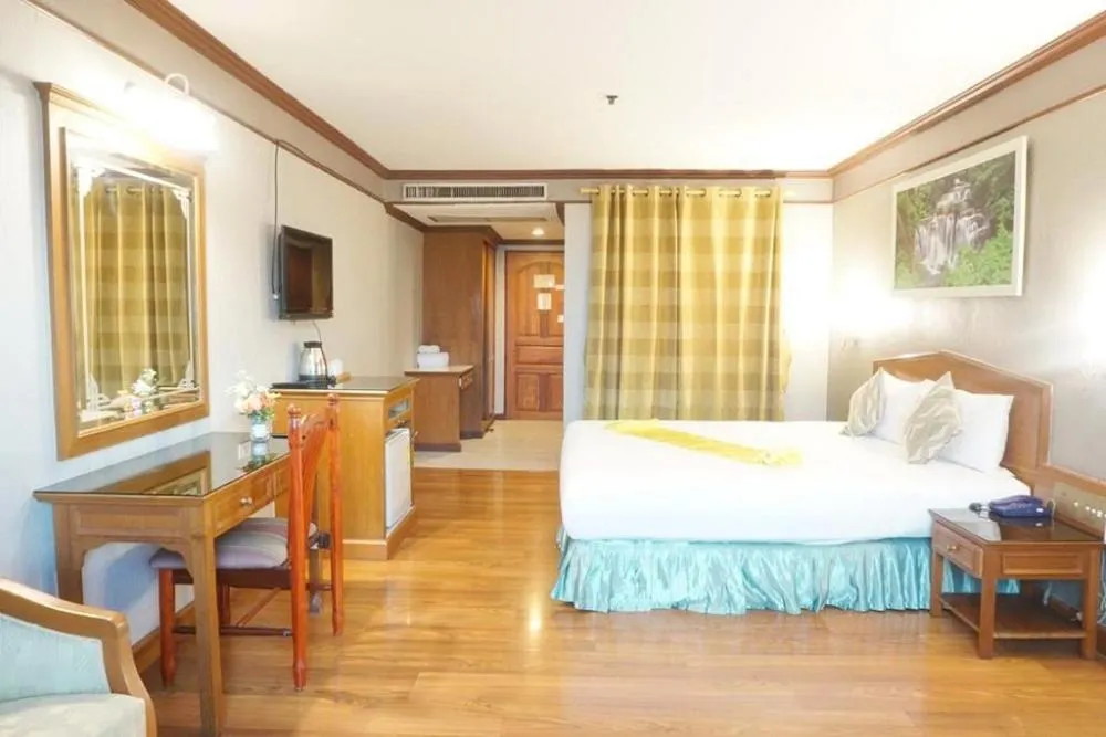 Bed in Bay Hotel Srinakarin