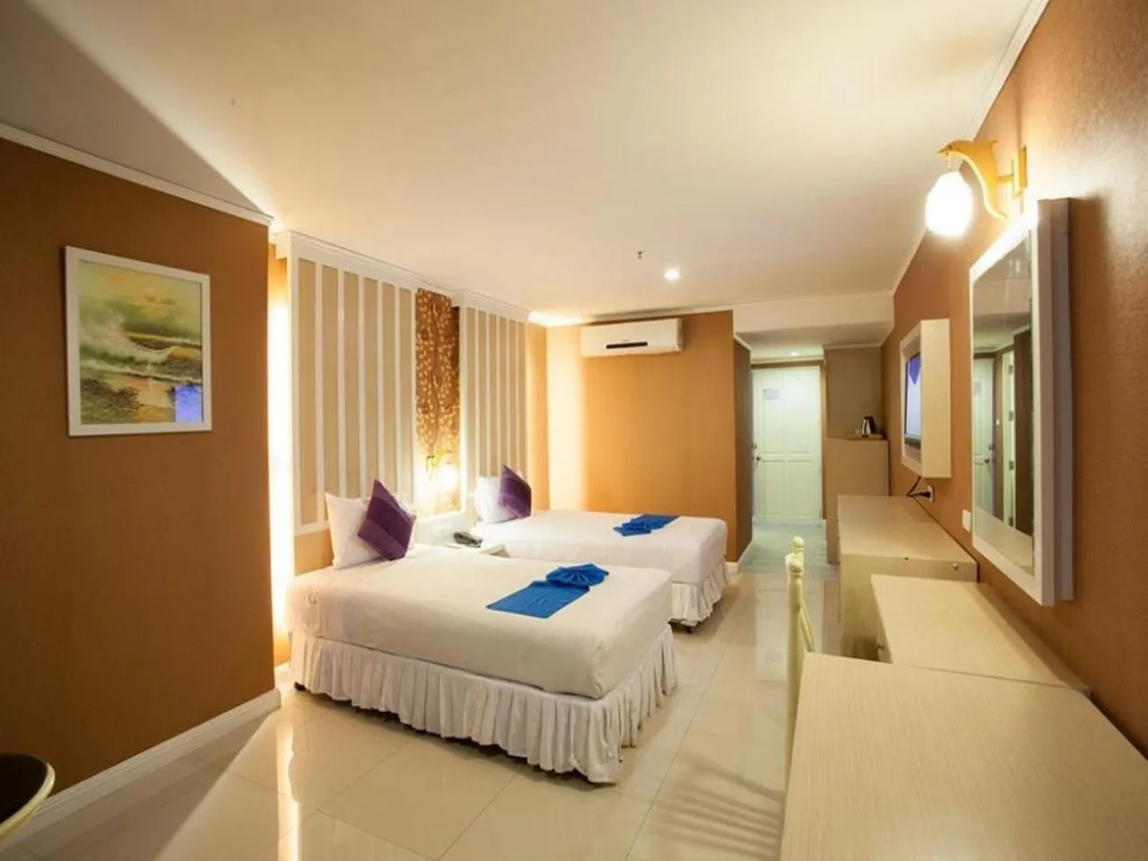 Photo of the whole room, Bed in Bay Hotel Srinakarin