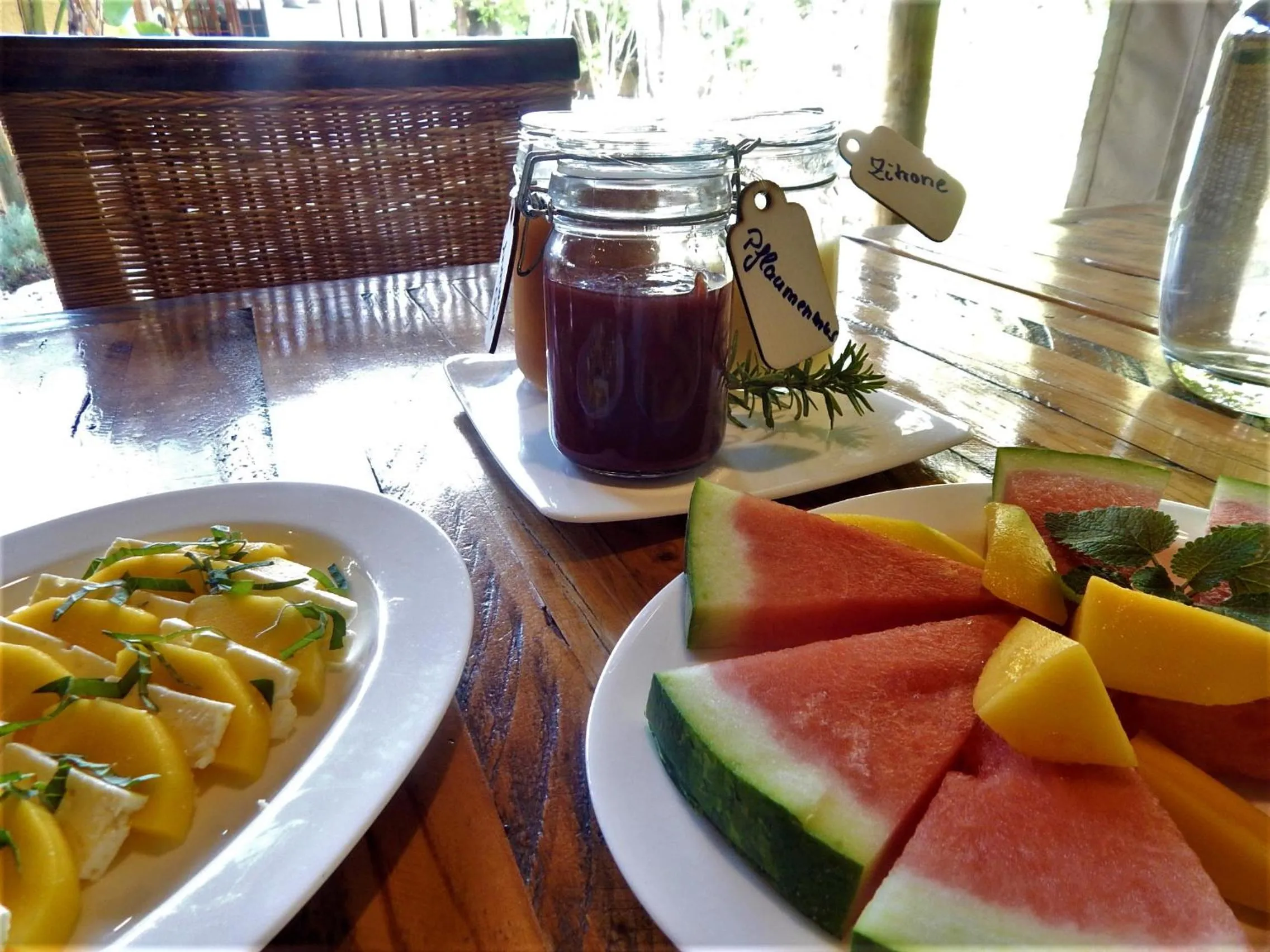 Food and drinks in Khashamongo B & B