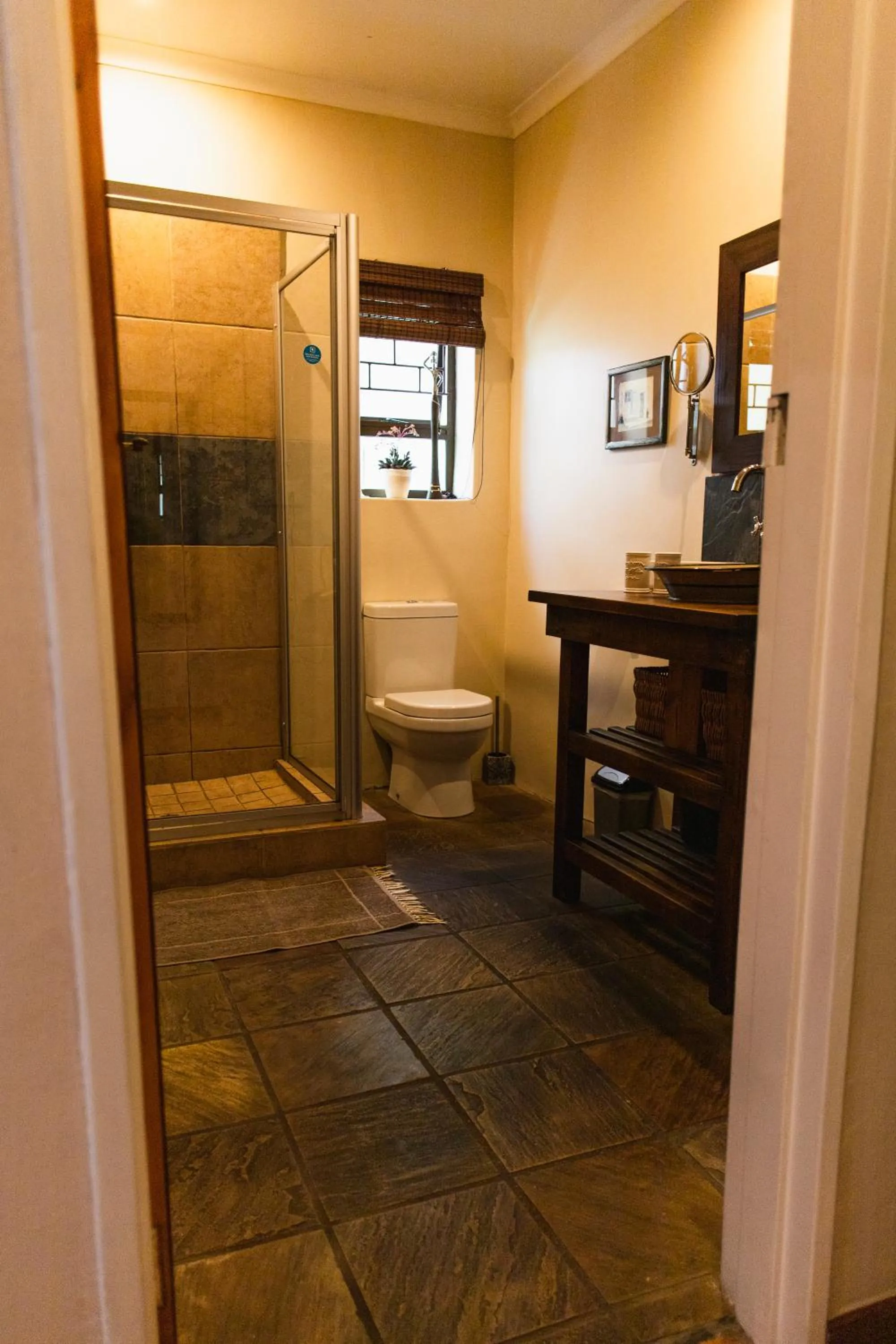 Bathroom in Khashamongo B & B