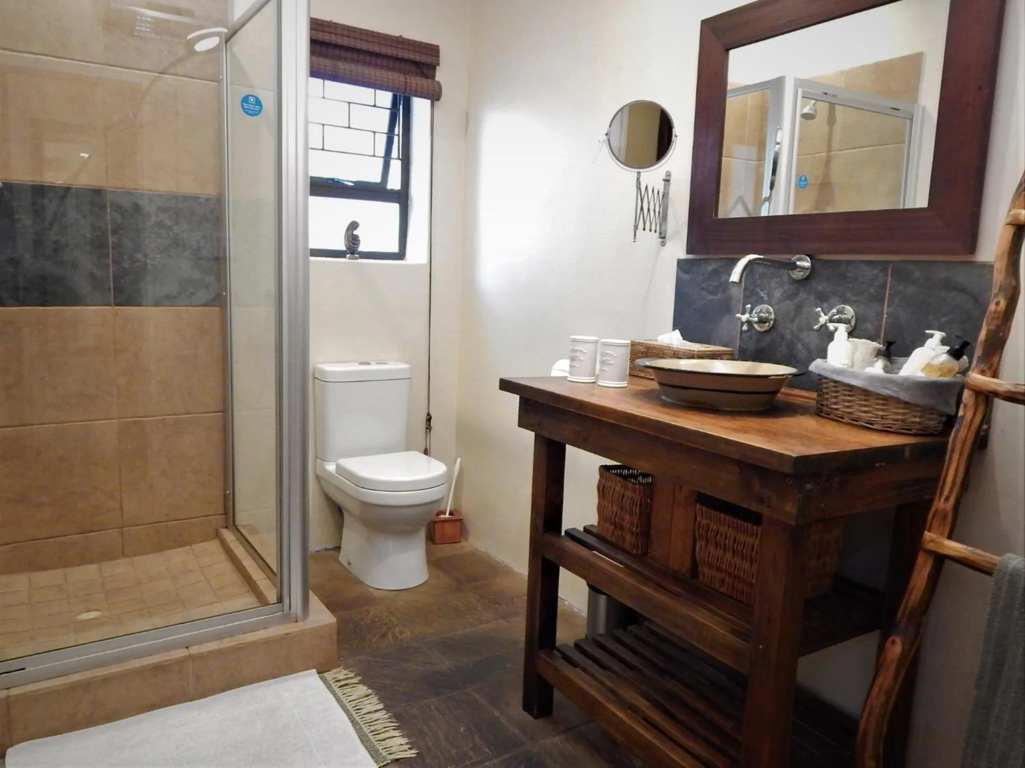 Bathroom in Khashamongo B & B