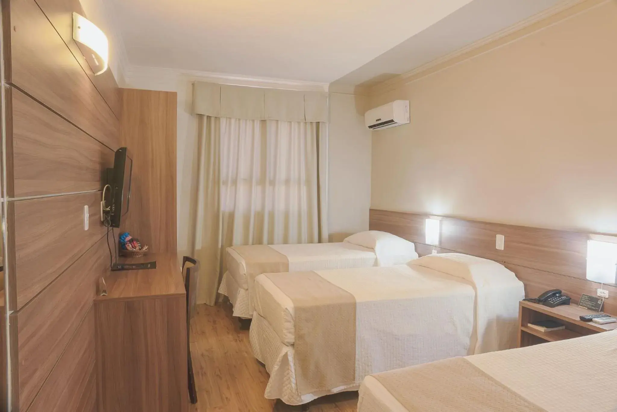 Photo of the whole room, Bed in Açores Premium- 5 Minutos do Moinhos de Vento Photo of the whole room, Bed in Açores Premium- 5 Minutos do Moinhos de Vento