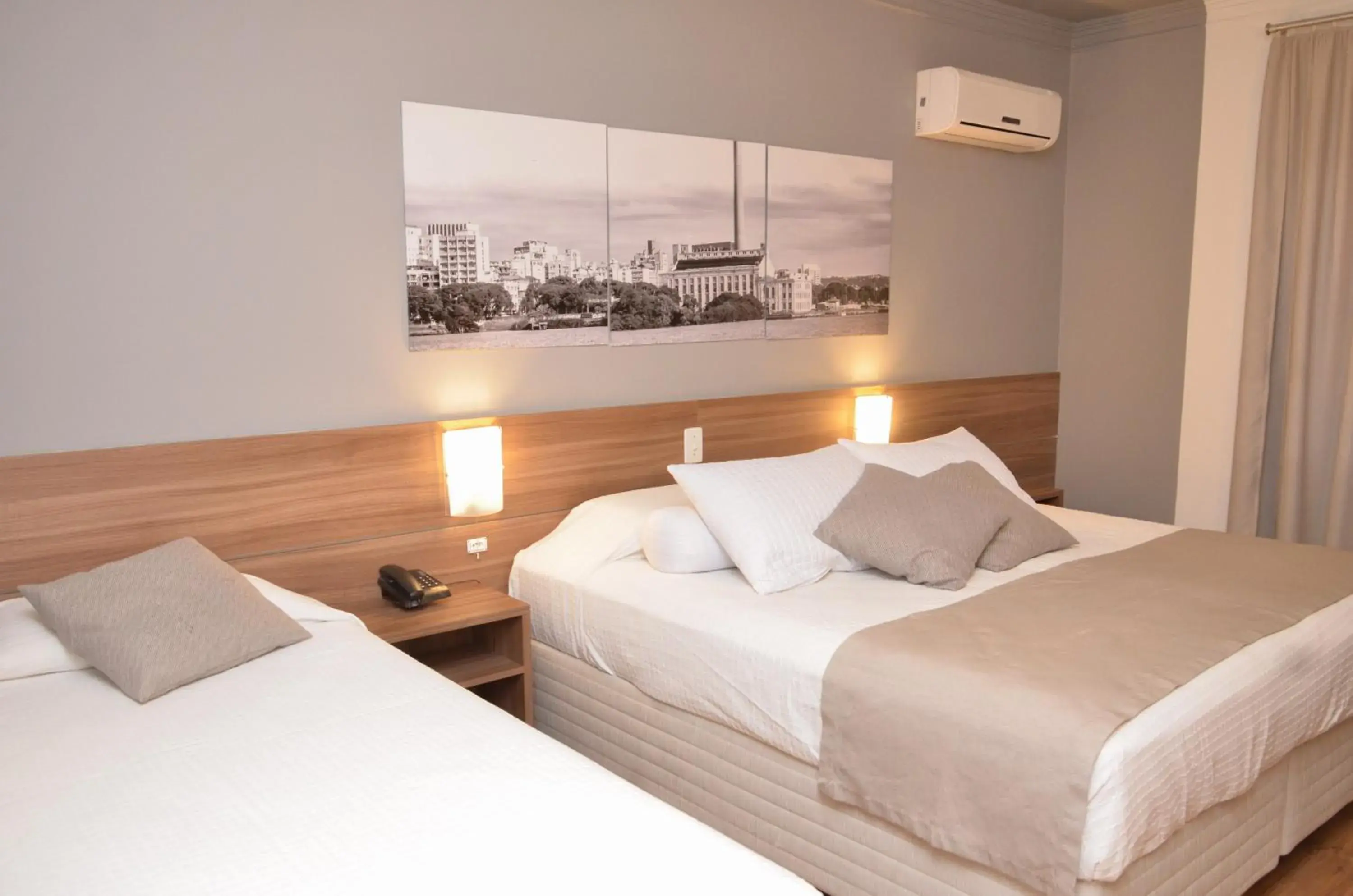 Standard Triple Room in Açores Premium- 5 Minutos do Moinhos de Vento Standard Triple Room in Açores Premium- 5 Minutos do Moinhos de Vento