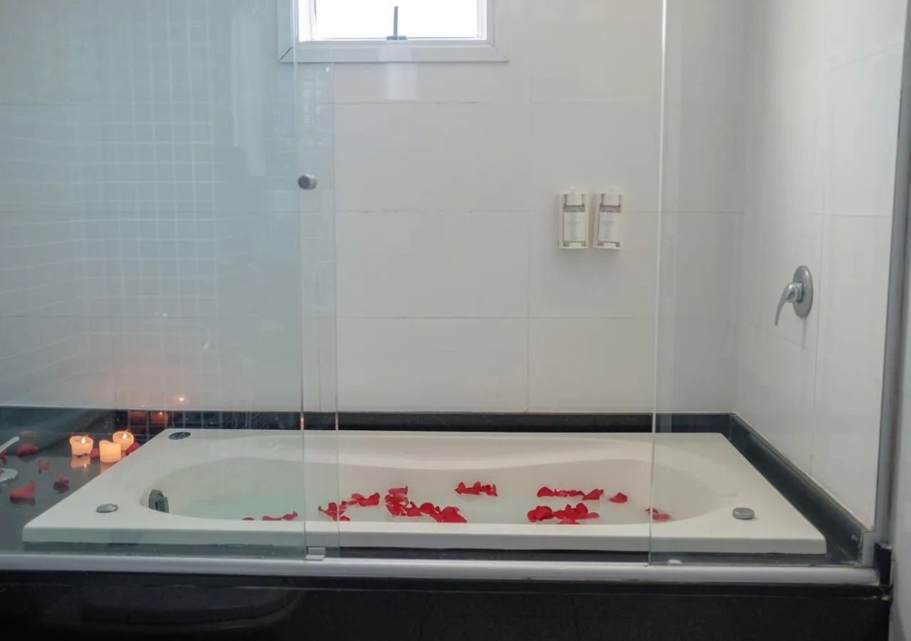 Hot Tub in Açores Premium- 5 Minutos do Moinhos de Vento