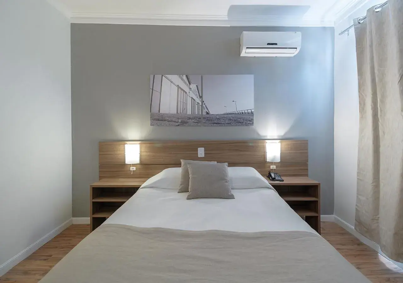 Photo of the whole room, Bed in Açores Premium- 5 Minutos do Moinhos de Vento Photo of the whole room, Bed in Açores Premium- 5 Minutos do Moinhos de Vento