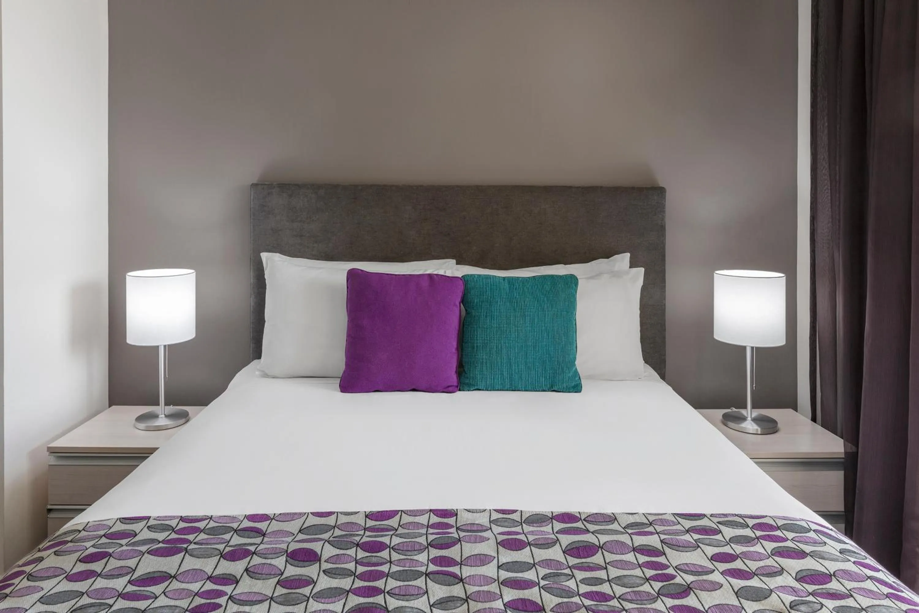 Bedroom, Bed in Park Regis City Quays