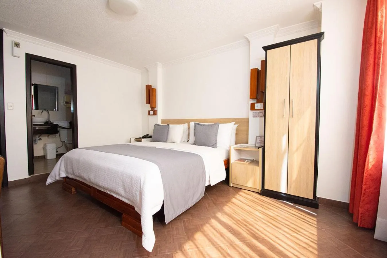 Bedroom, Bed in Hotel Plaza Victoria