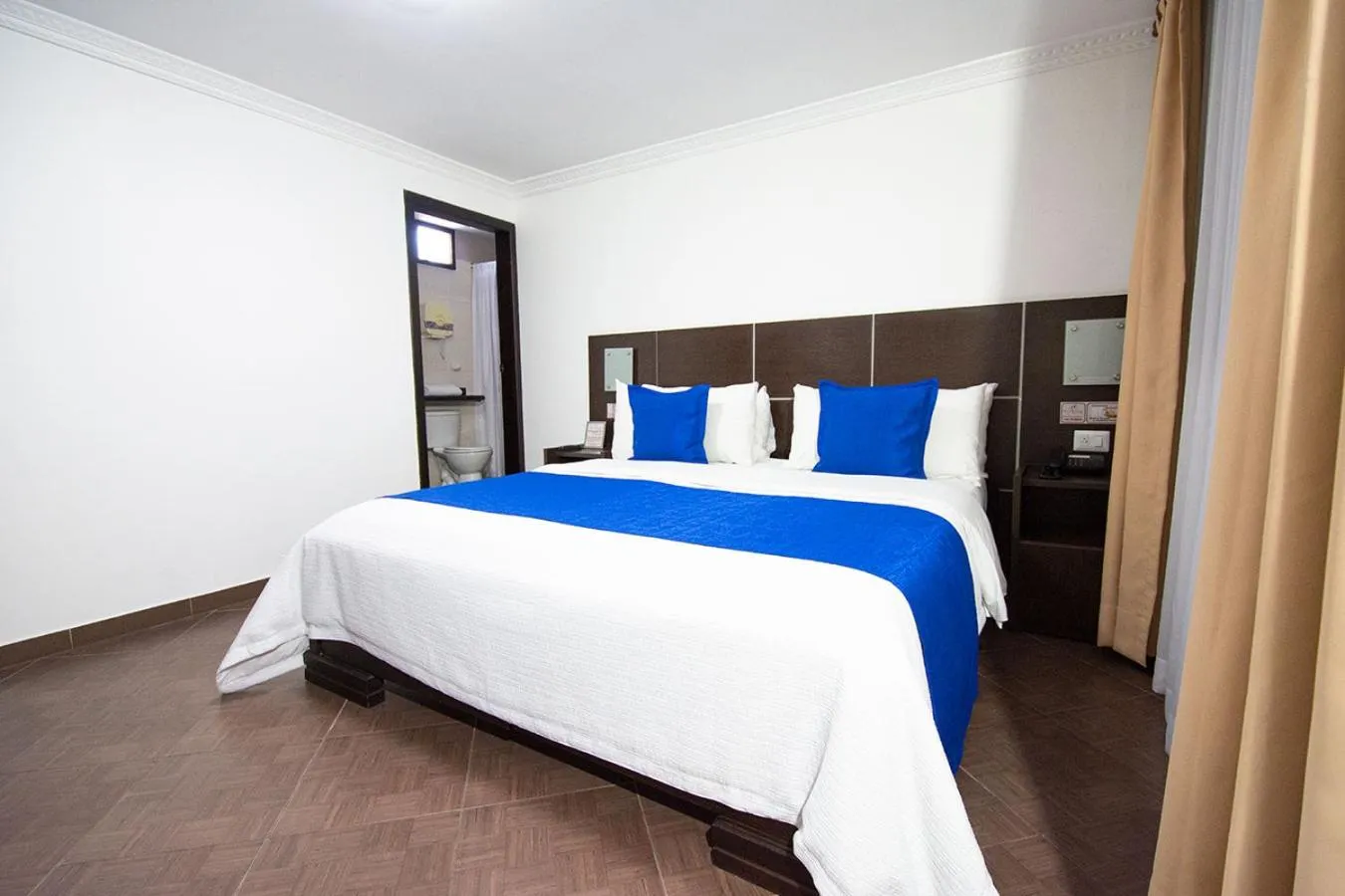 Bedroom, Bed in Hotel Plaza Victoria