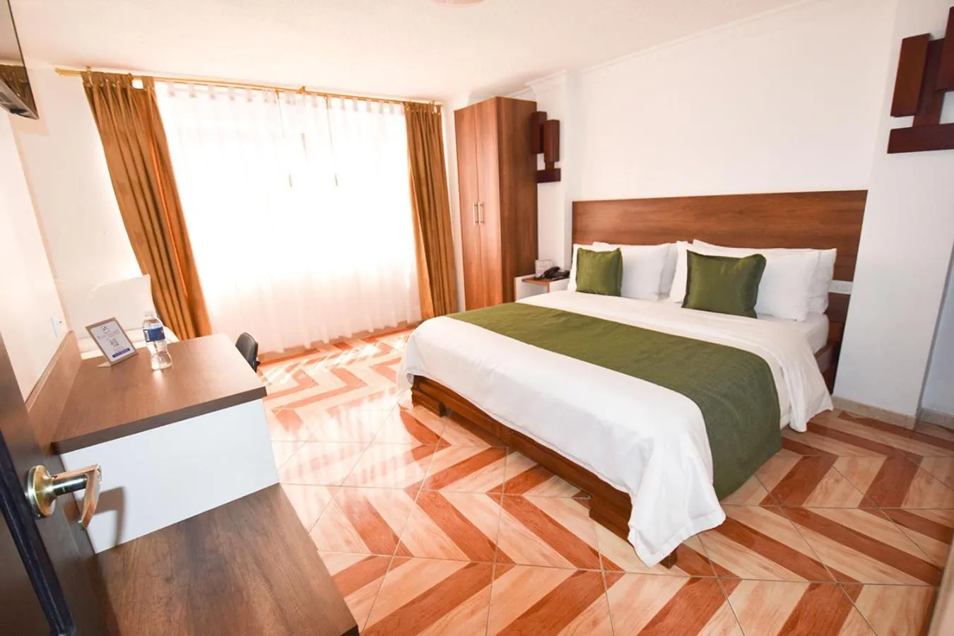 Bedroom, Bed in Hotel Plaza Victoria