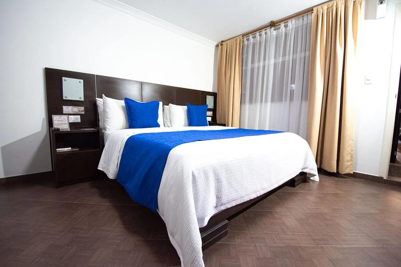 Bedroom, Bed in Hotel Plaza Victoria