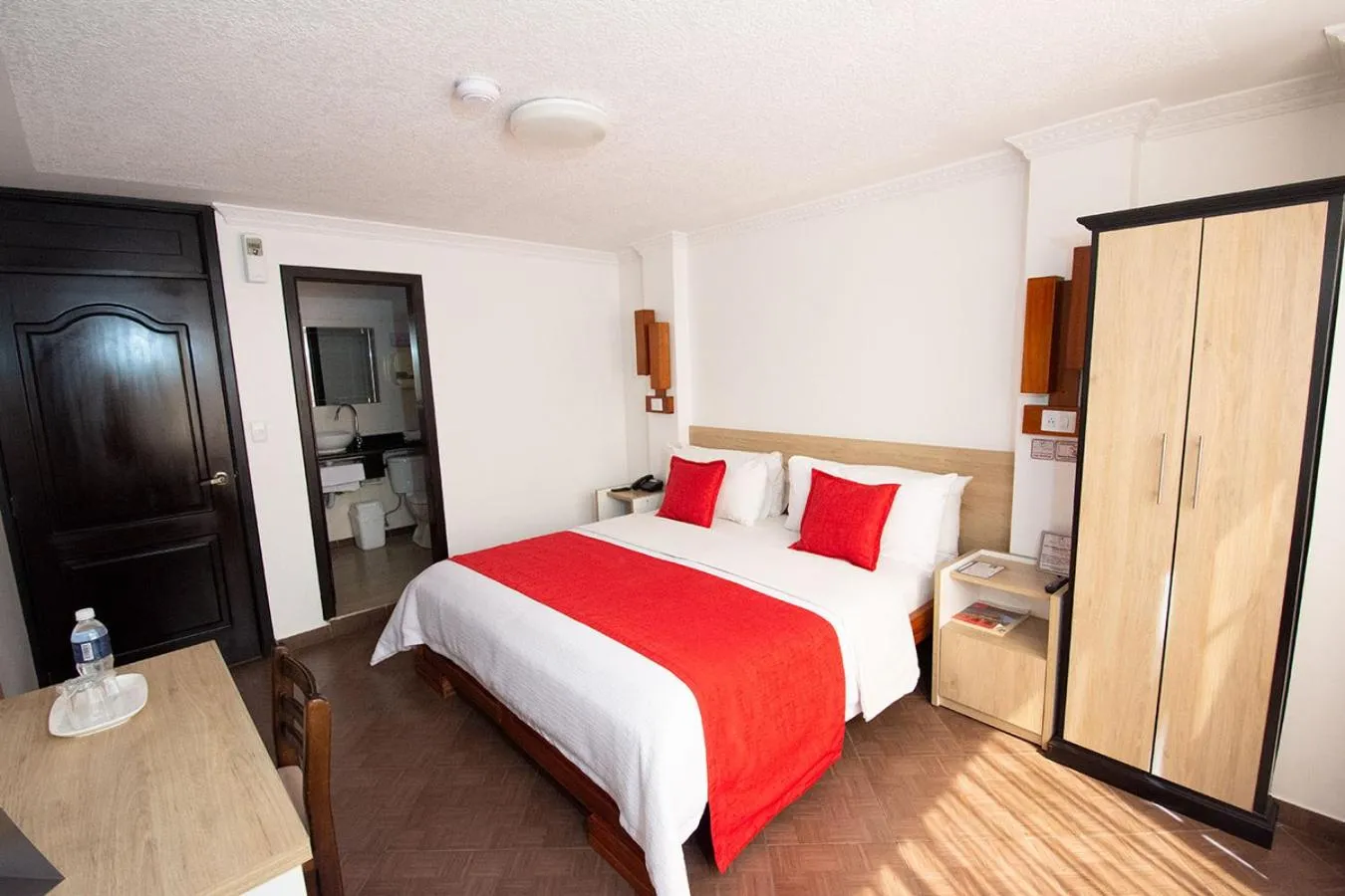 Bedroom, Bed in Hotel Plaza Victoria