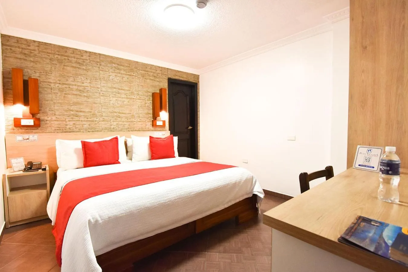 Bedroom, Bed in Hotel Plaza Victoria