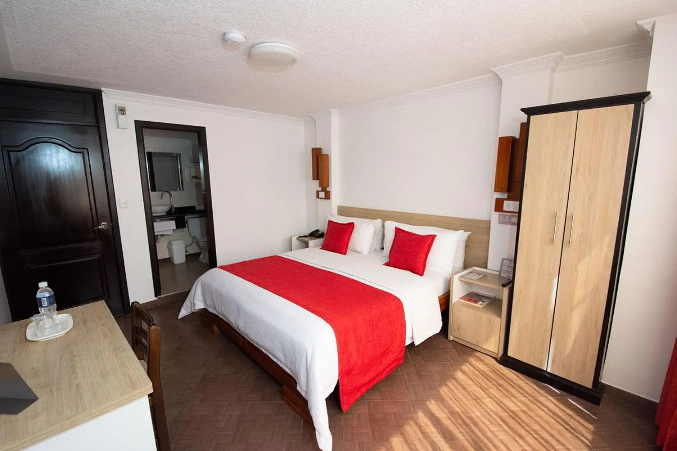 Bedroom, Bed in Hotel Plaza Victoria