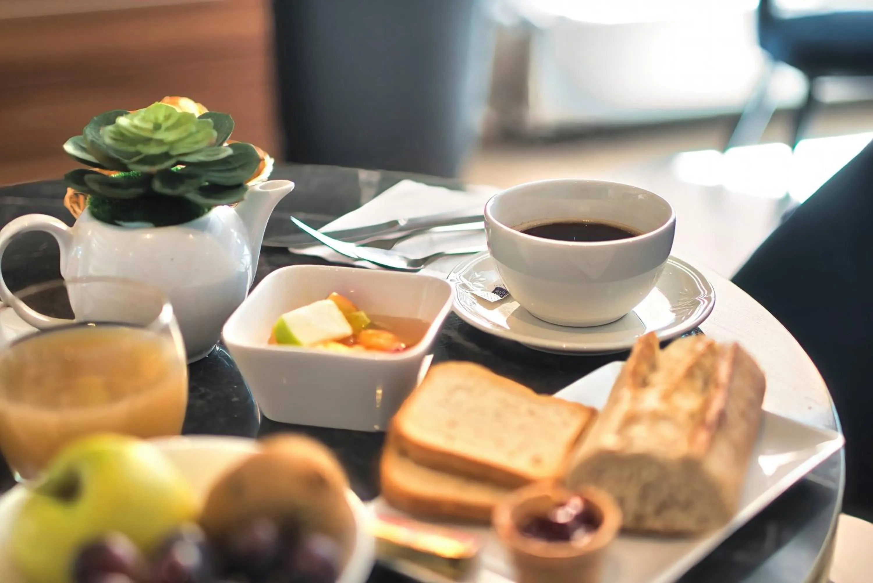 Breakfast in Kyriad Prestige Mulhouse - Basel