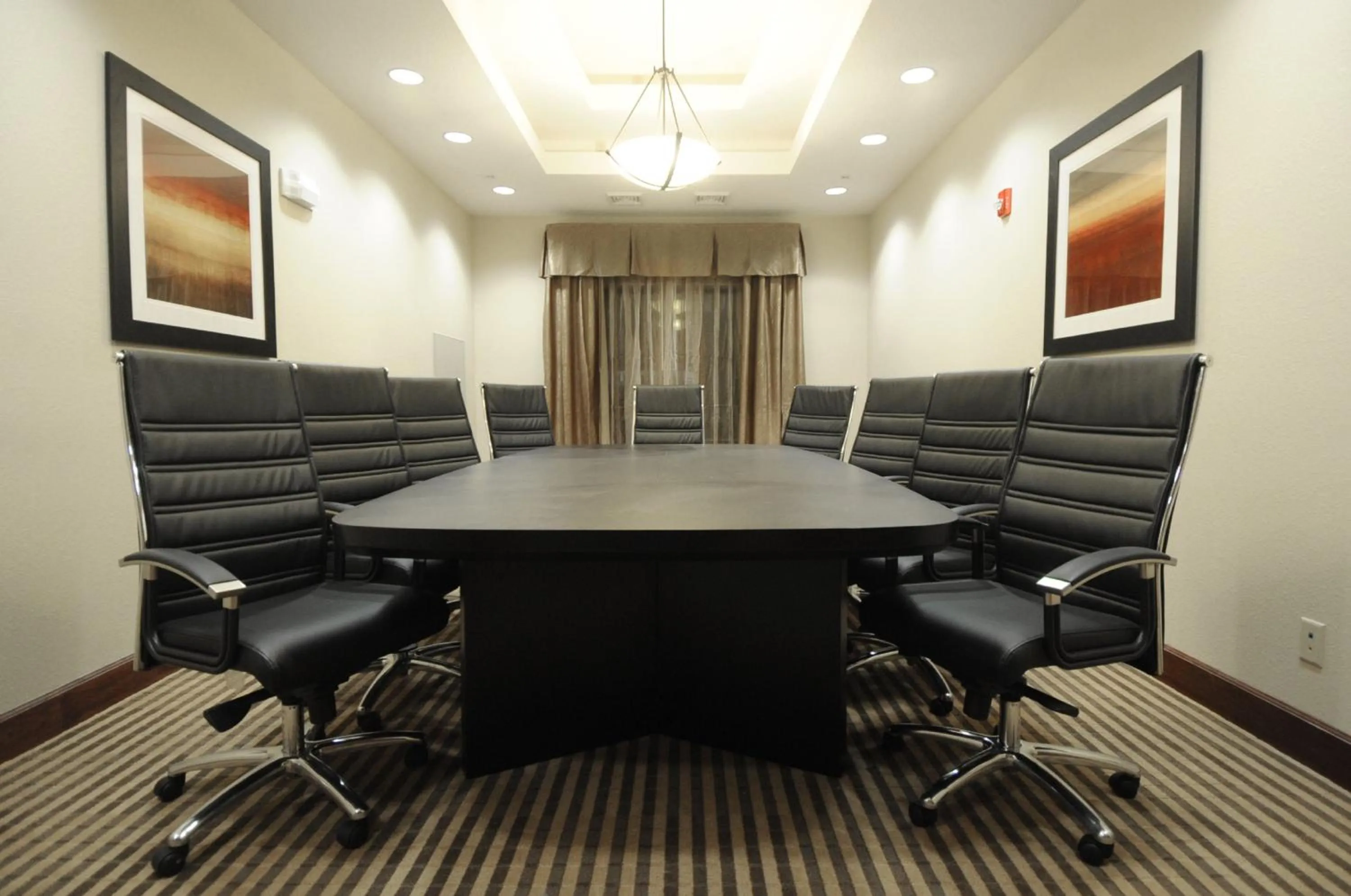 Meeting/conference room in Holiday Inn Express Somerset by IHG