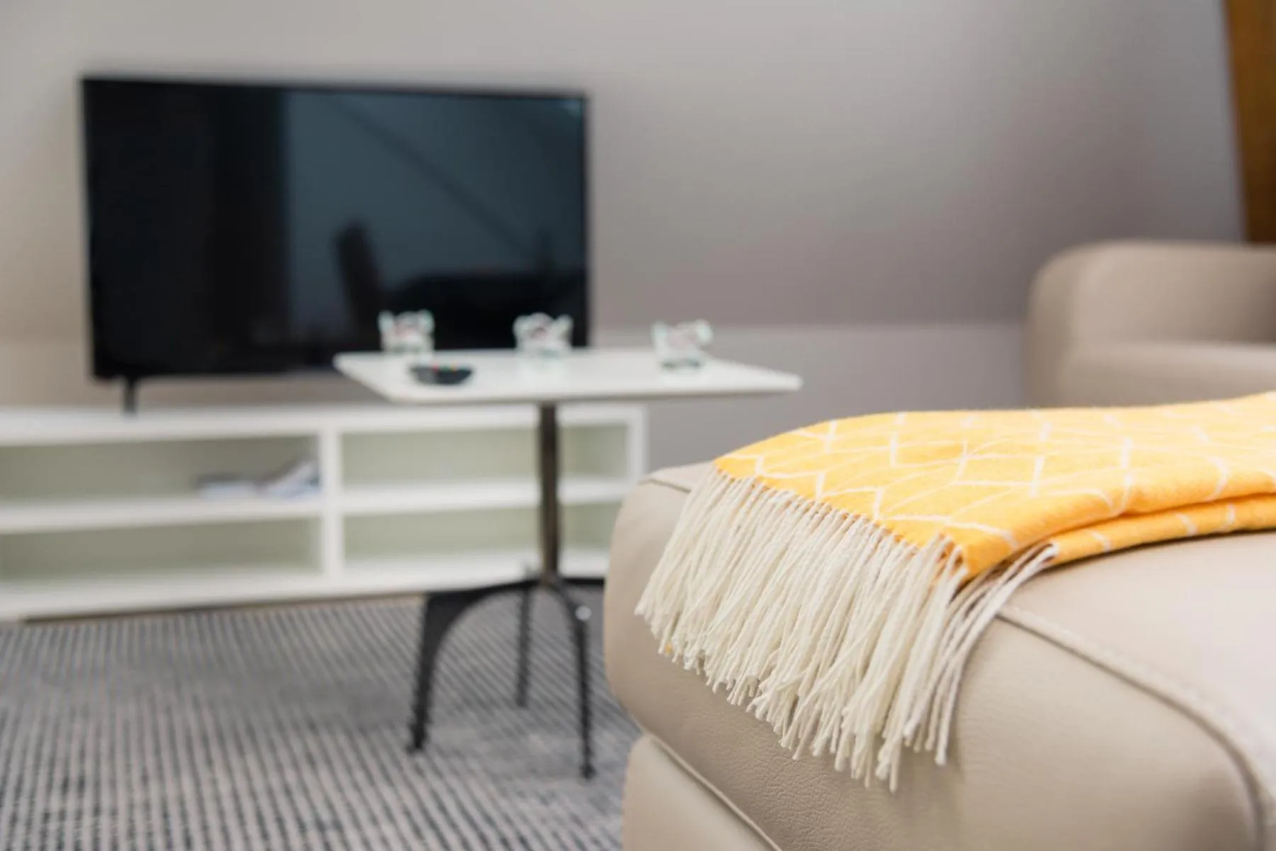 TV and multimedia, Bed in Zurich Furnished Homes