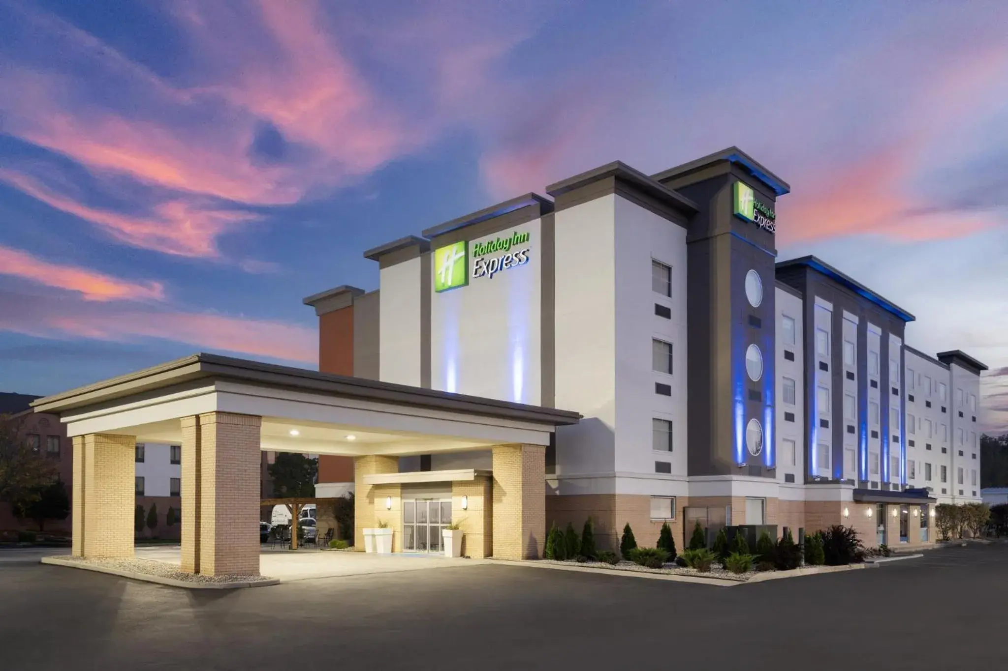 Property building in Holiday Inn Express Toledo North by IHG Property building in Holiday Inn Express Toledo North by IHG