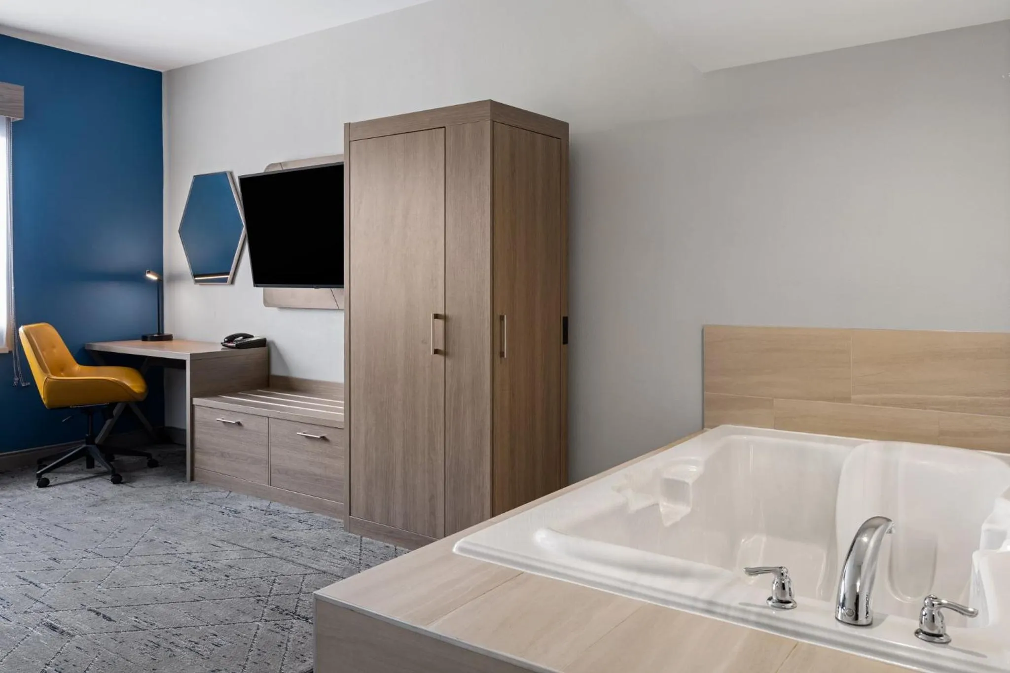 Photo of the whole room in Holiday Inn Express Toledo North by IHG