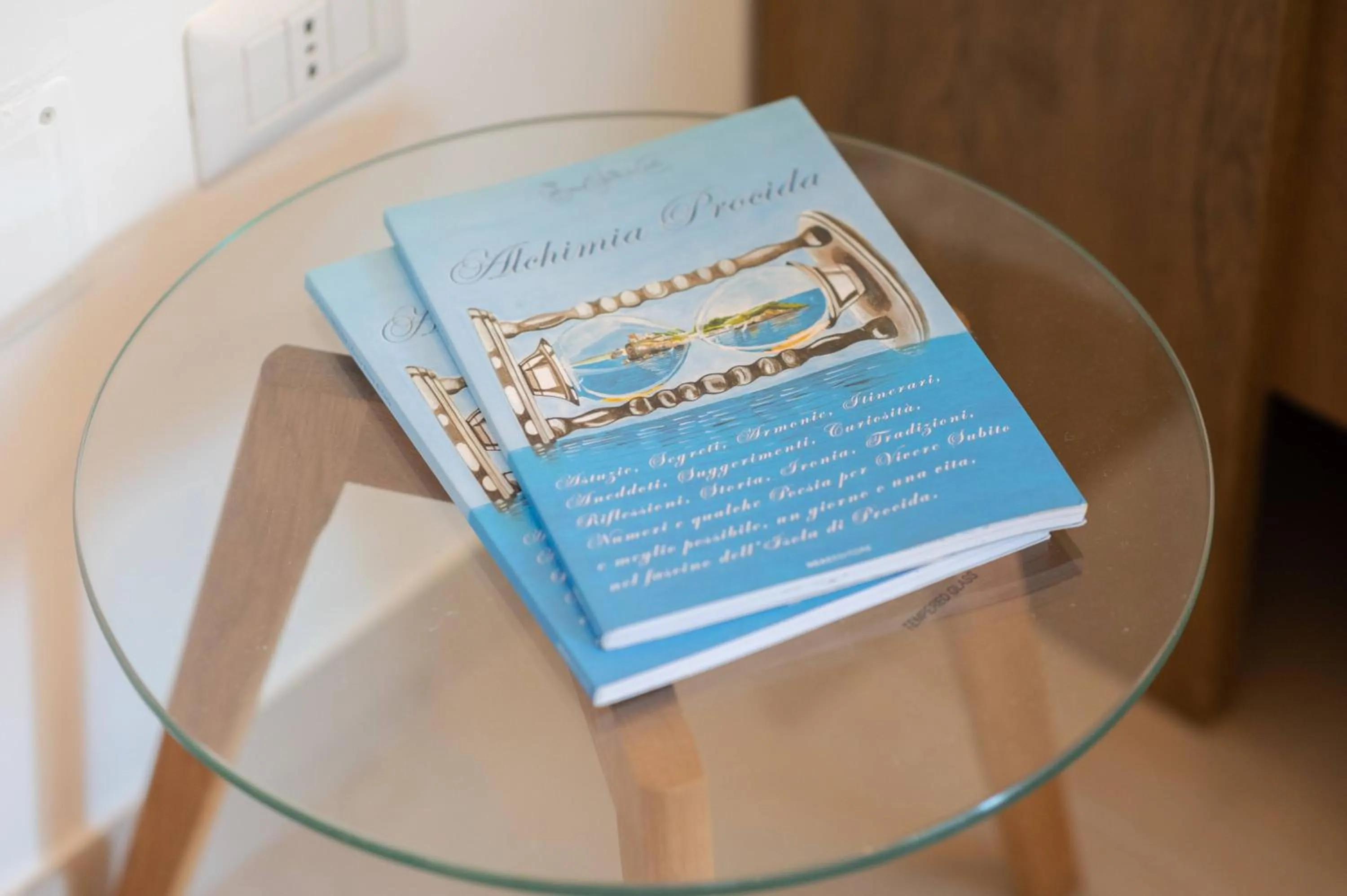 Library in Gioia 13 Rooms & Apartments