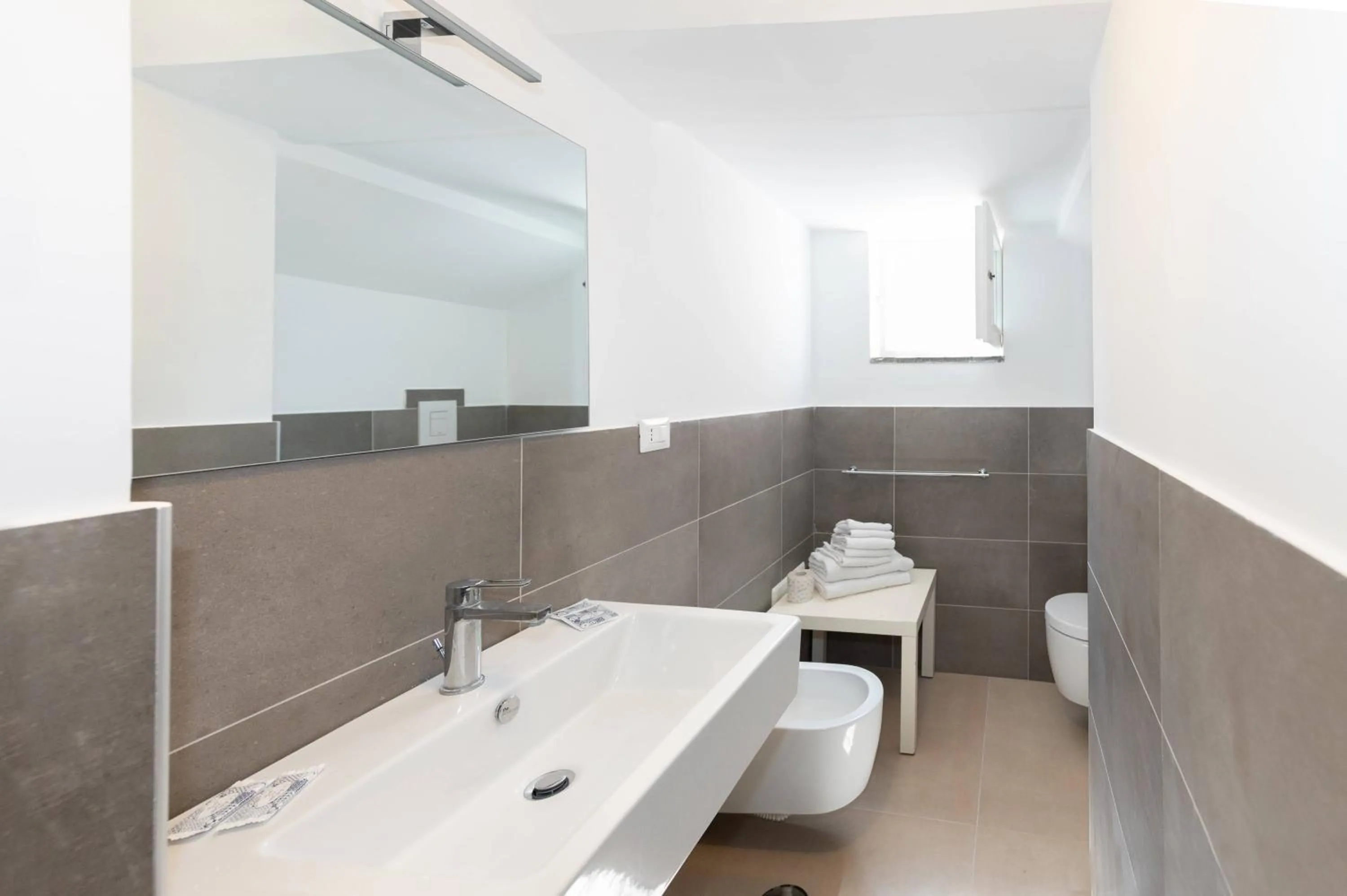Toilet in Gioia 13 Rooms & Apartments