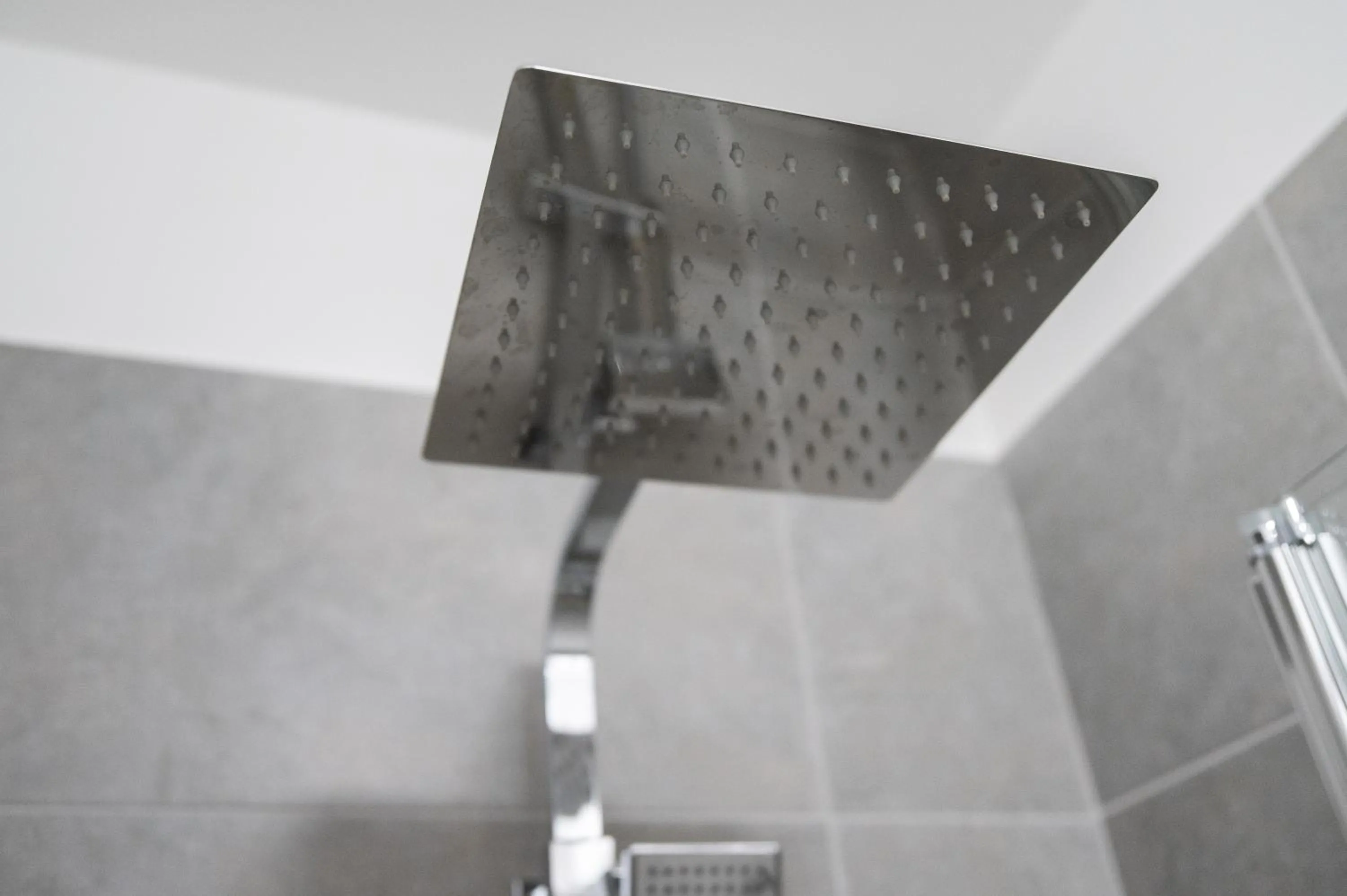 Shower in Gioia 13 Rooms & Apartments