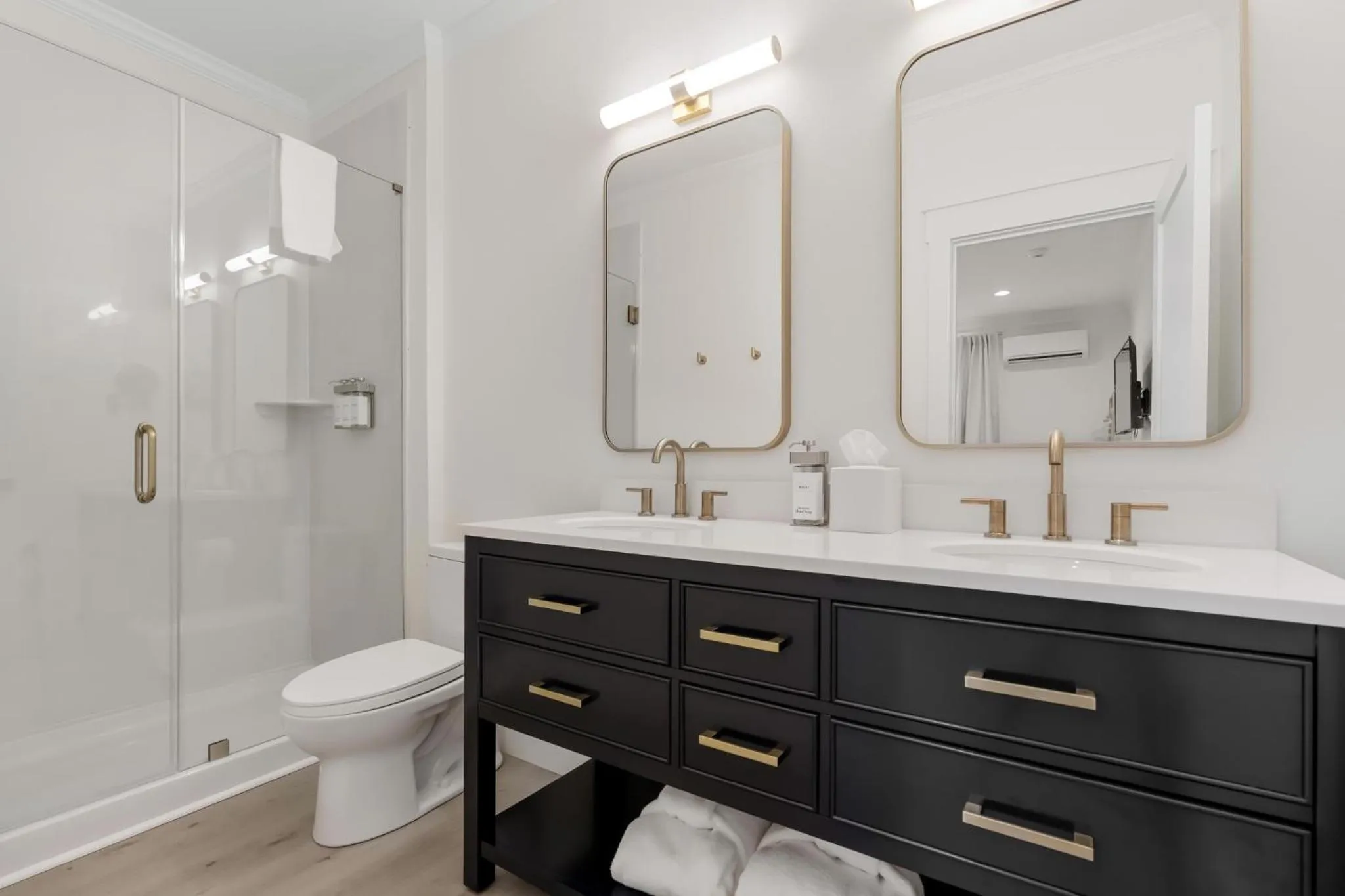 Shower in 27 on Park Boutique Hotel & Venue