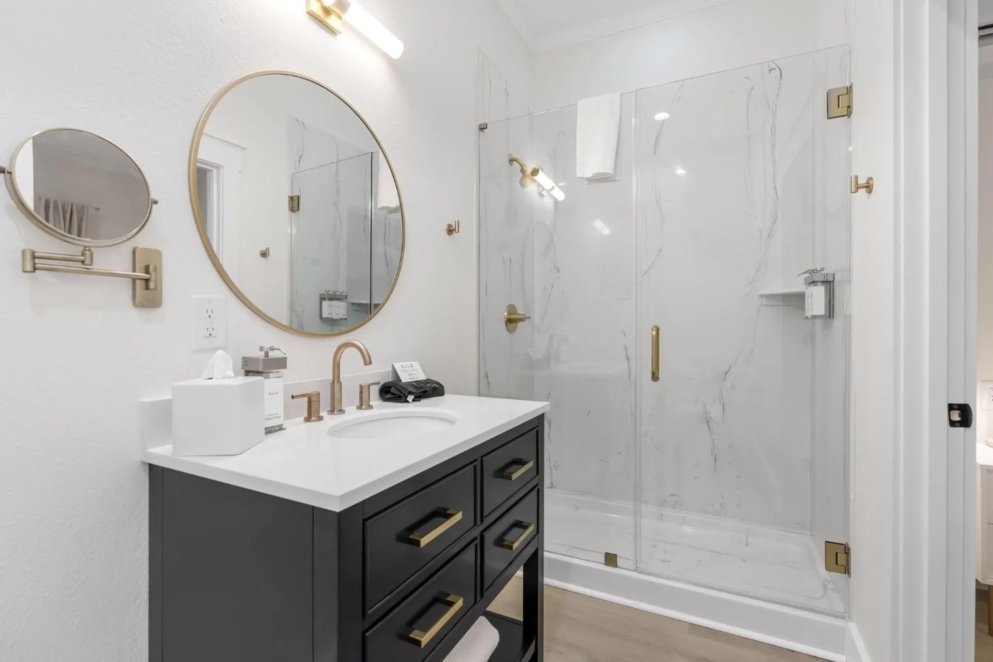 Shower in 27 on Park Boutique Hotel & Venue