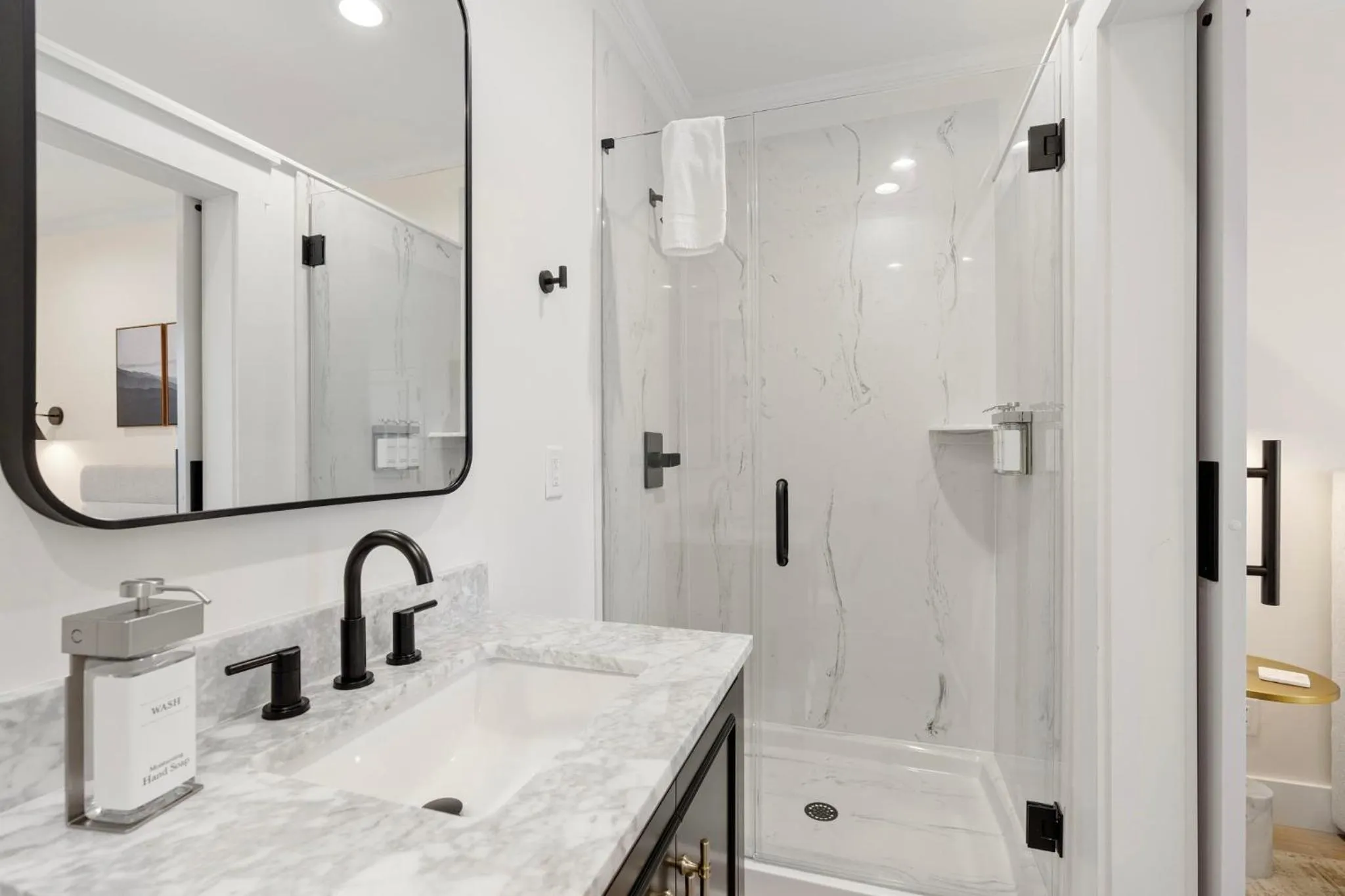 Shower in 27 on Park Boutique Hotel & Venue