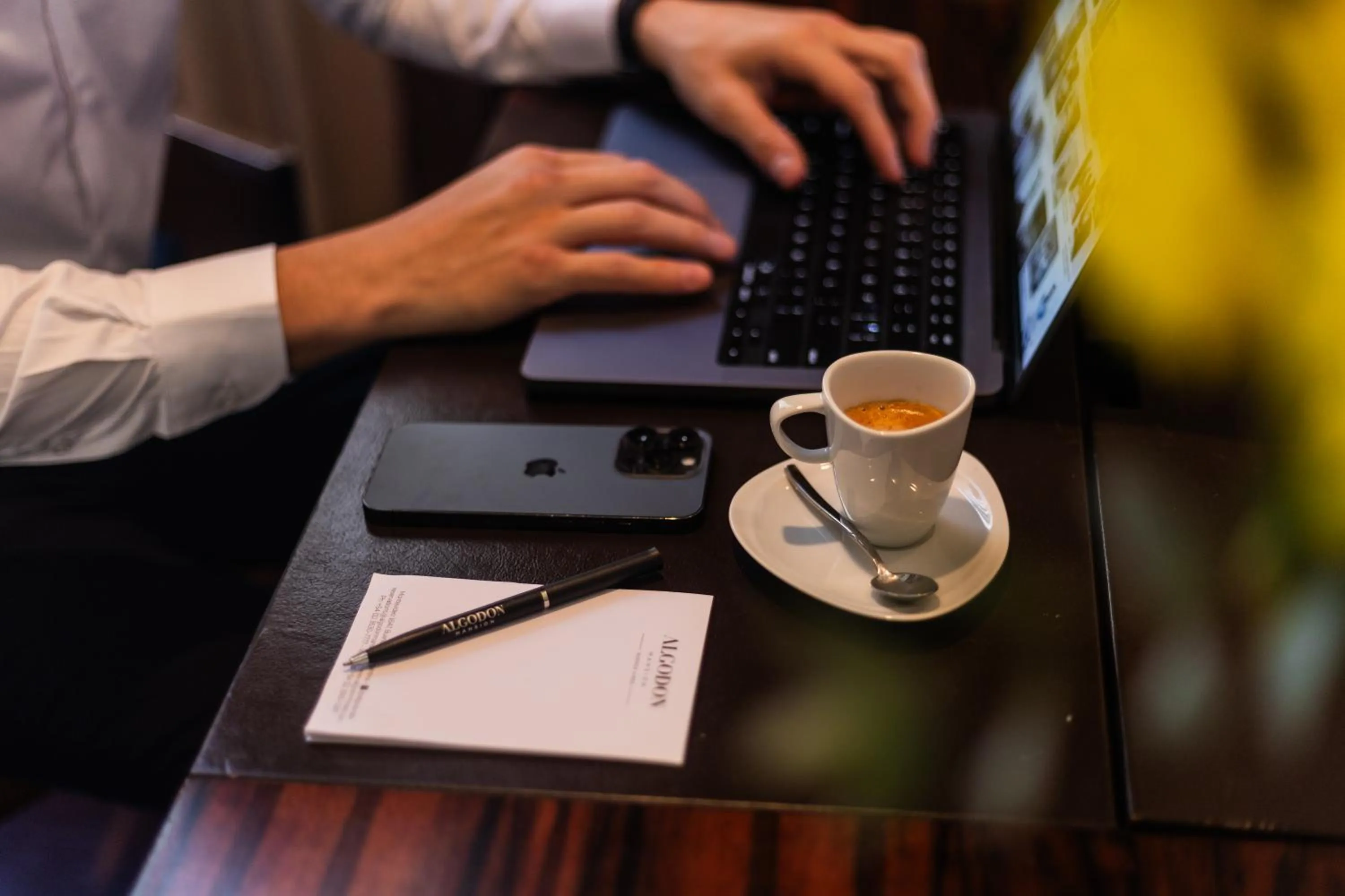 Coffee/tea facilities in Algodon Mansion