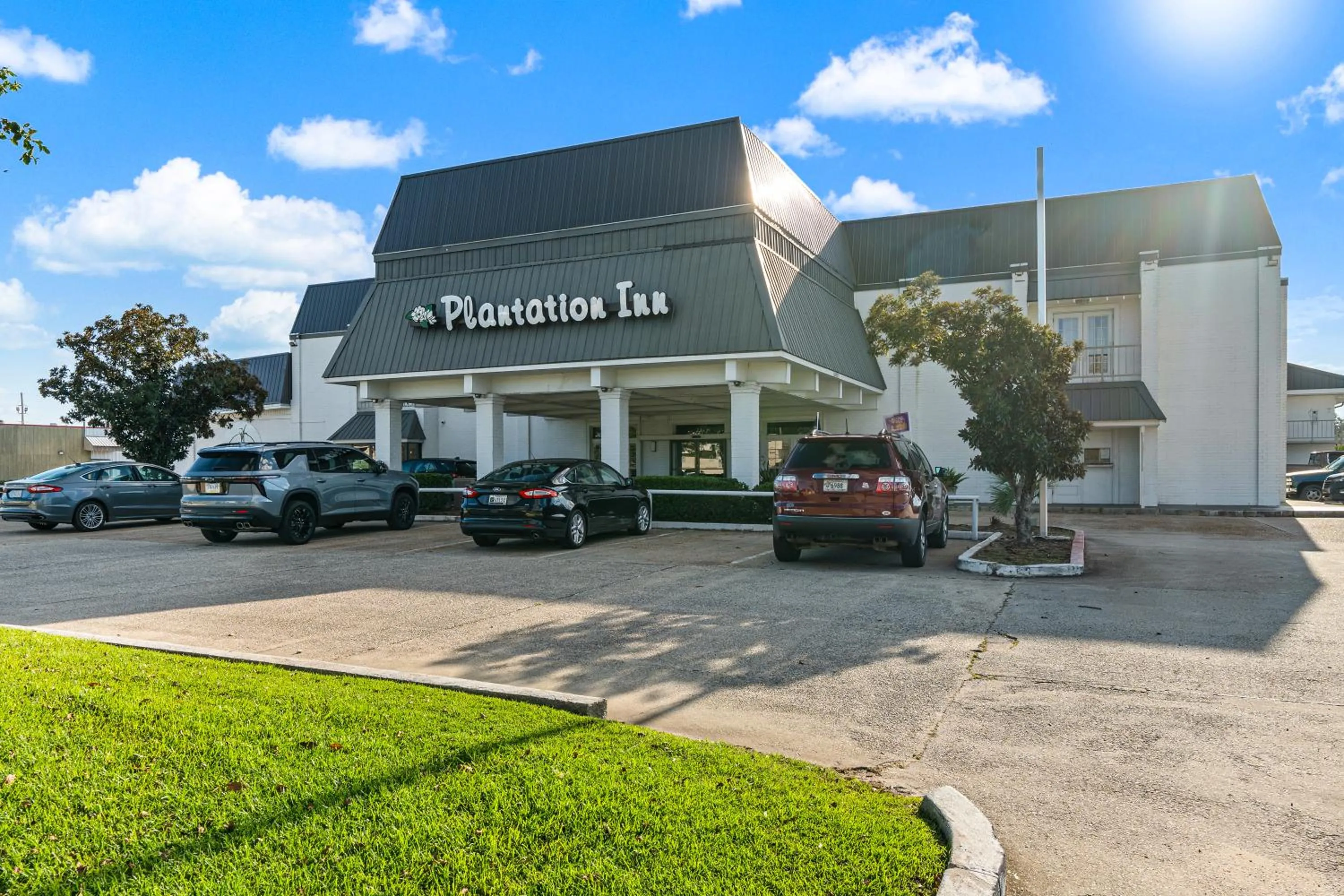 Parking in Plantation Inn