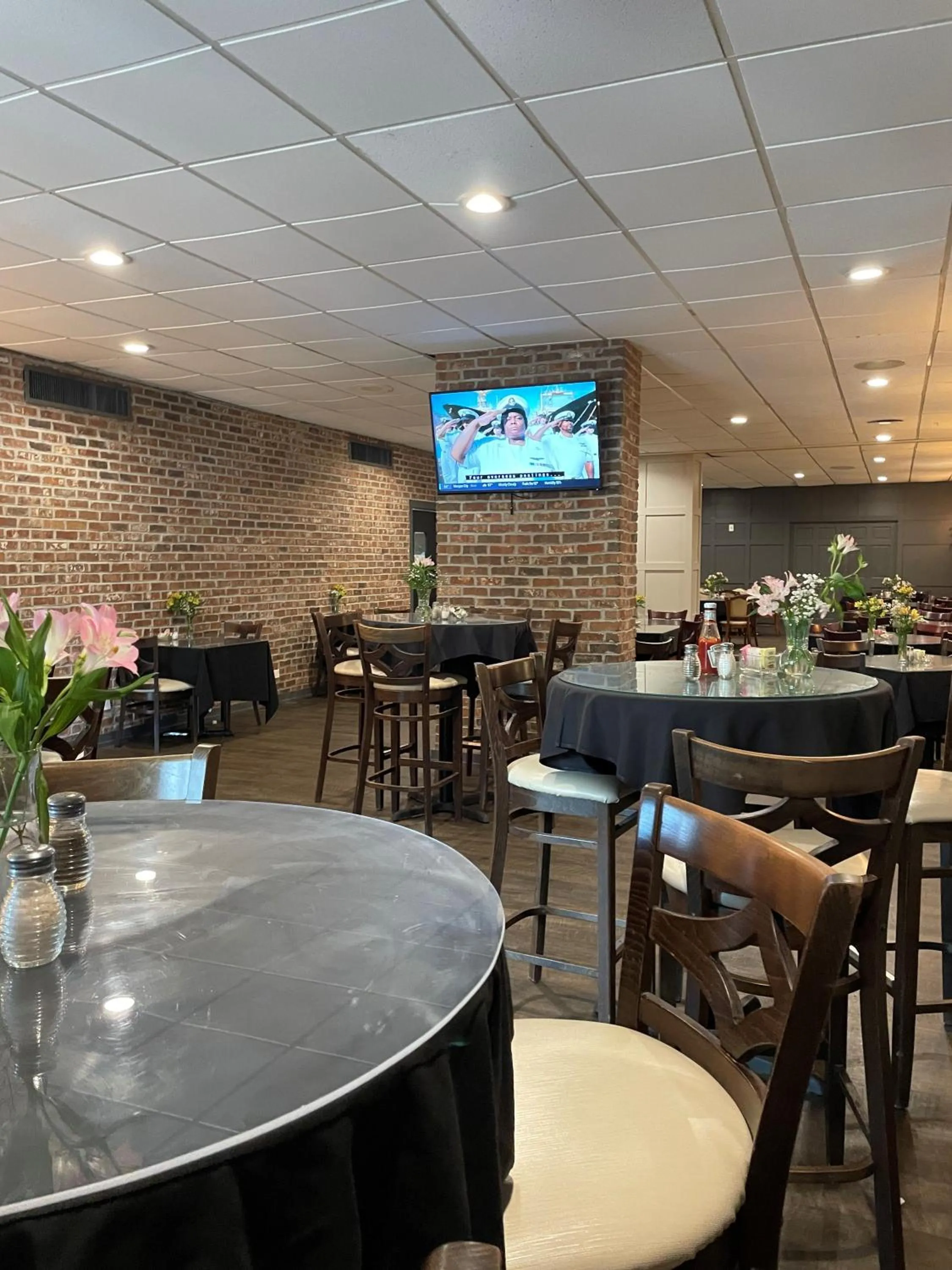 Restaurant/places to eat in Plantation Inn