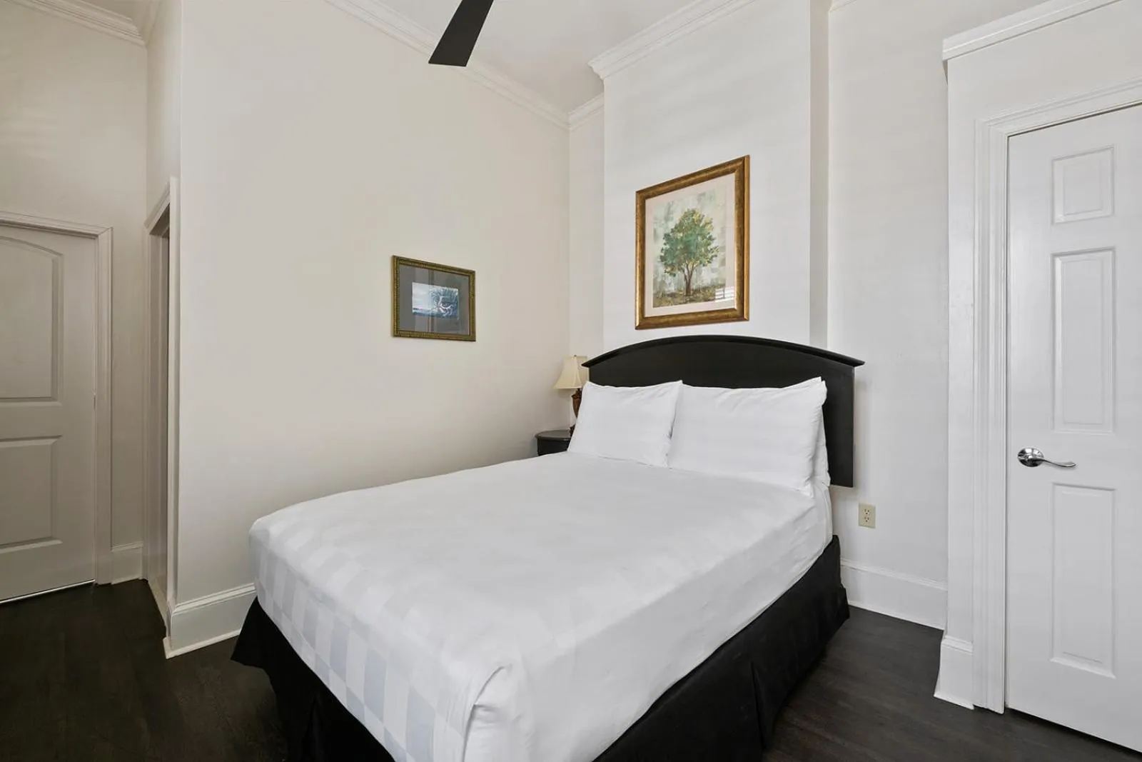 Bed in Historic Streetcar Inn