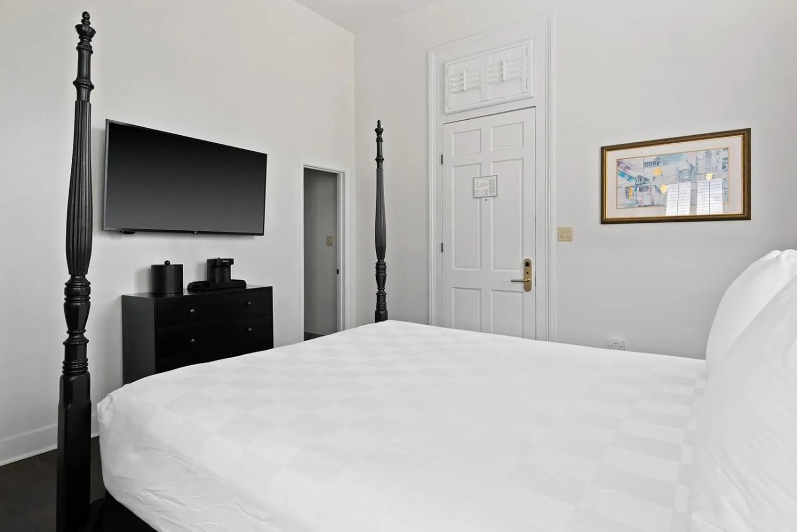 Bed in Historic Streetcar Inn