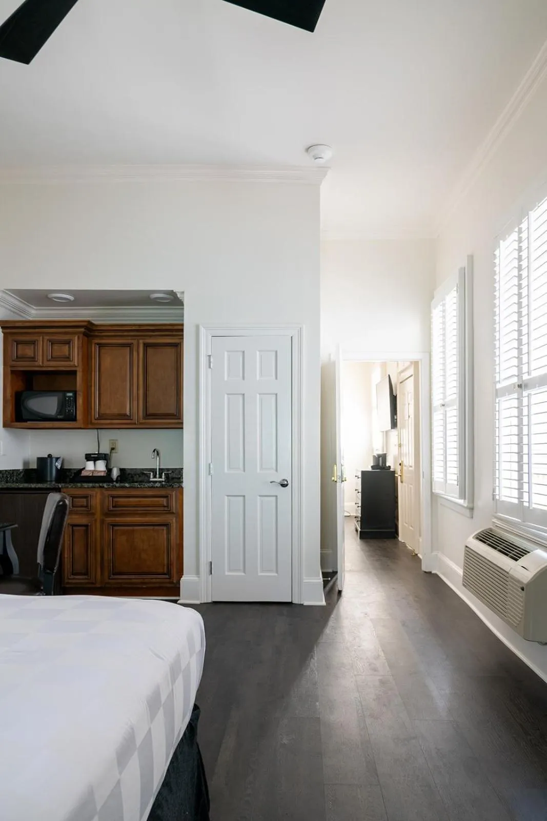 Bed in Historic Streetcar Inn