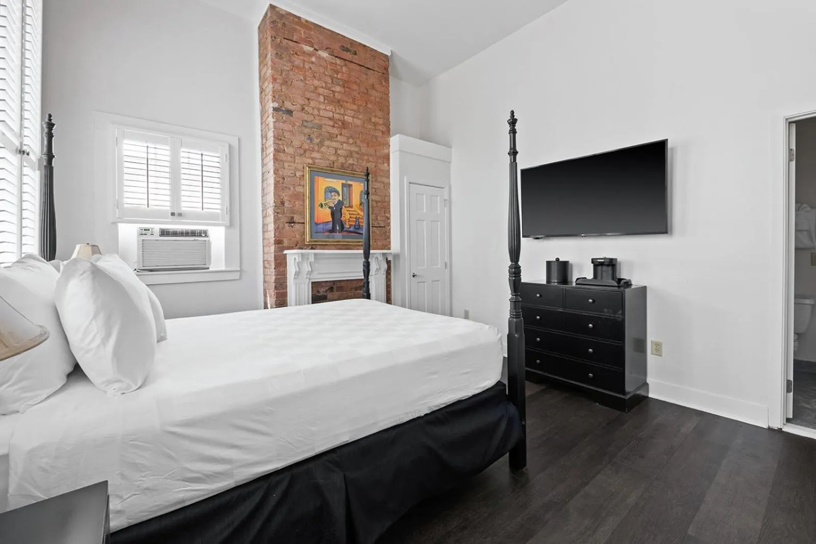 Bed in Historic Streetcar Inn