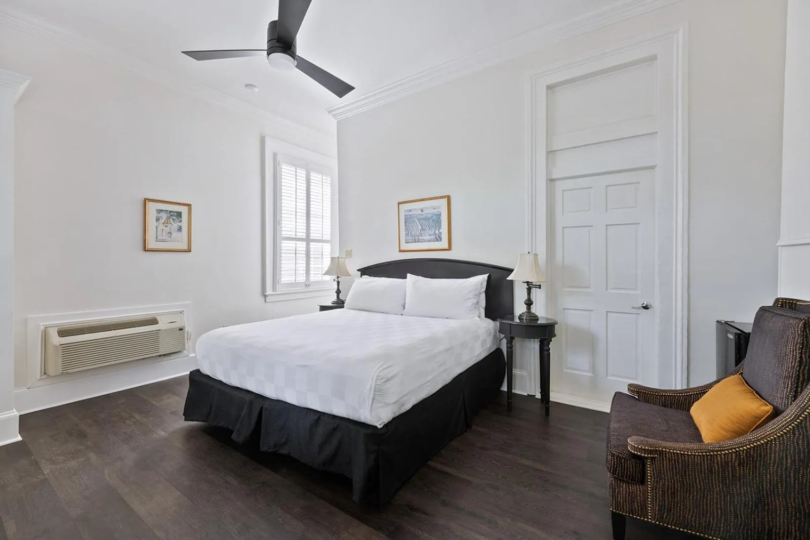 Bed in Historic Streetcar Inn