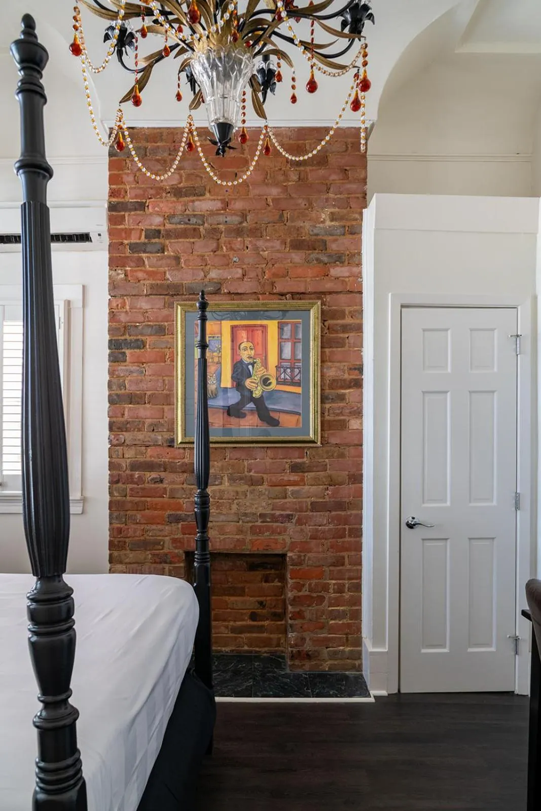 Bed in Historic Streetcar Inn