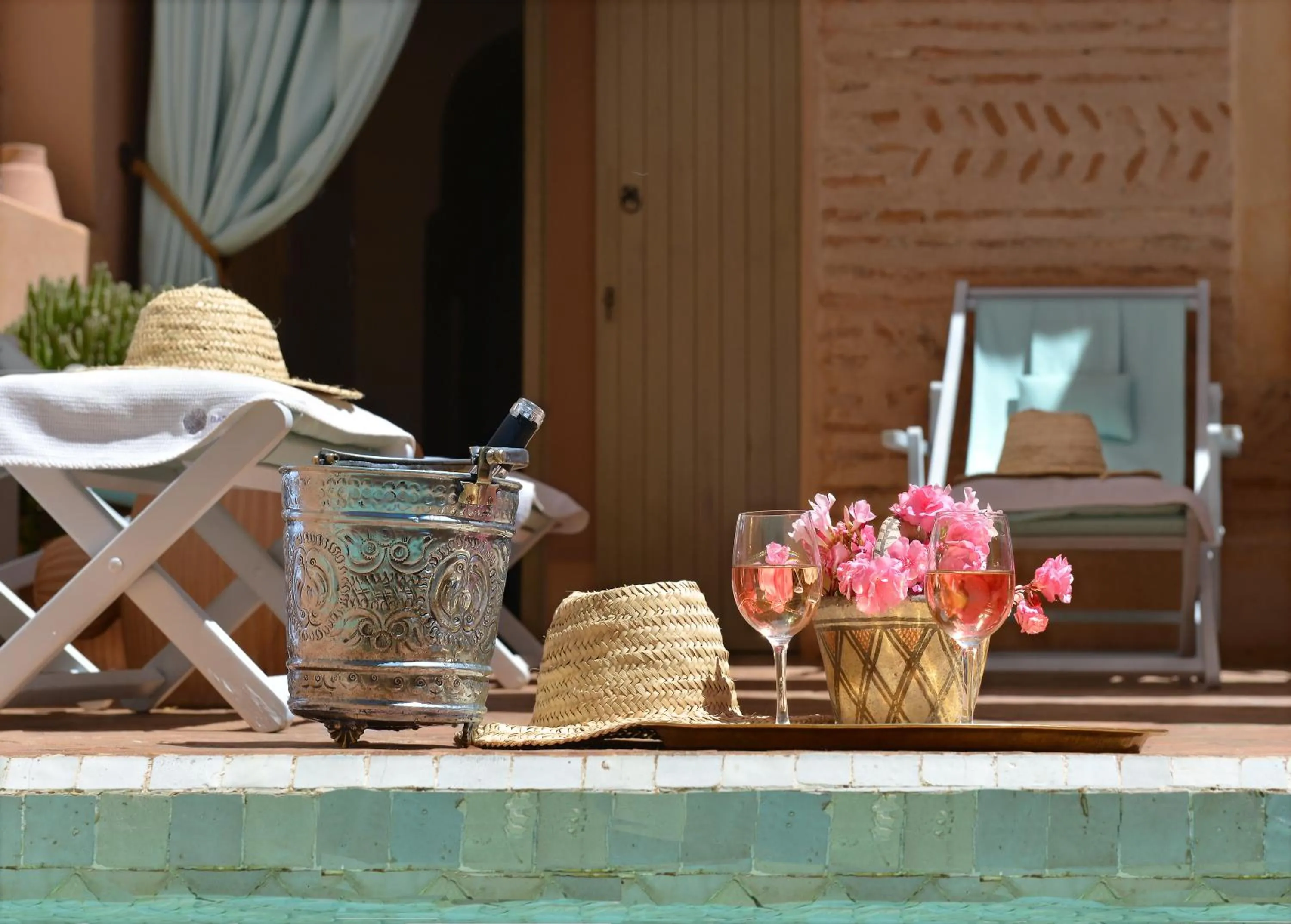 Swimming pool in Dar Housnia