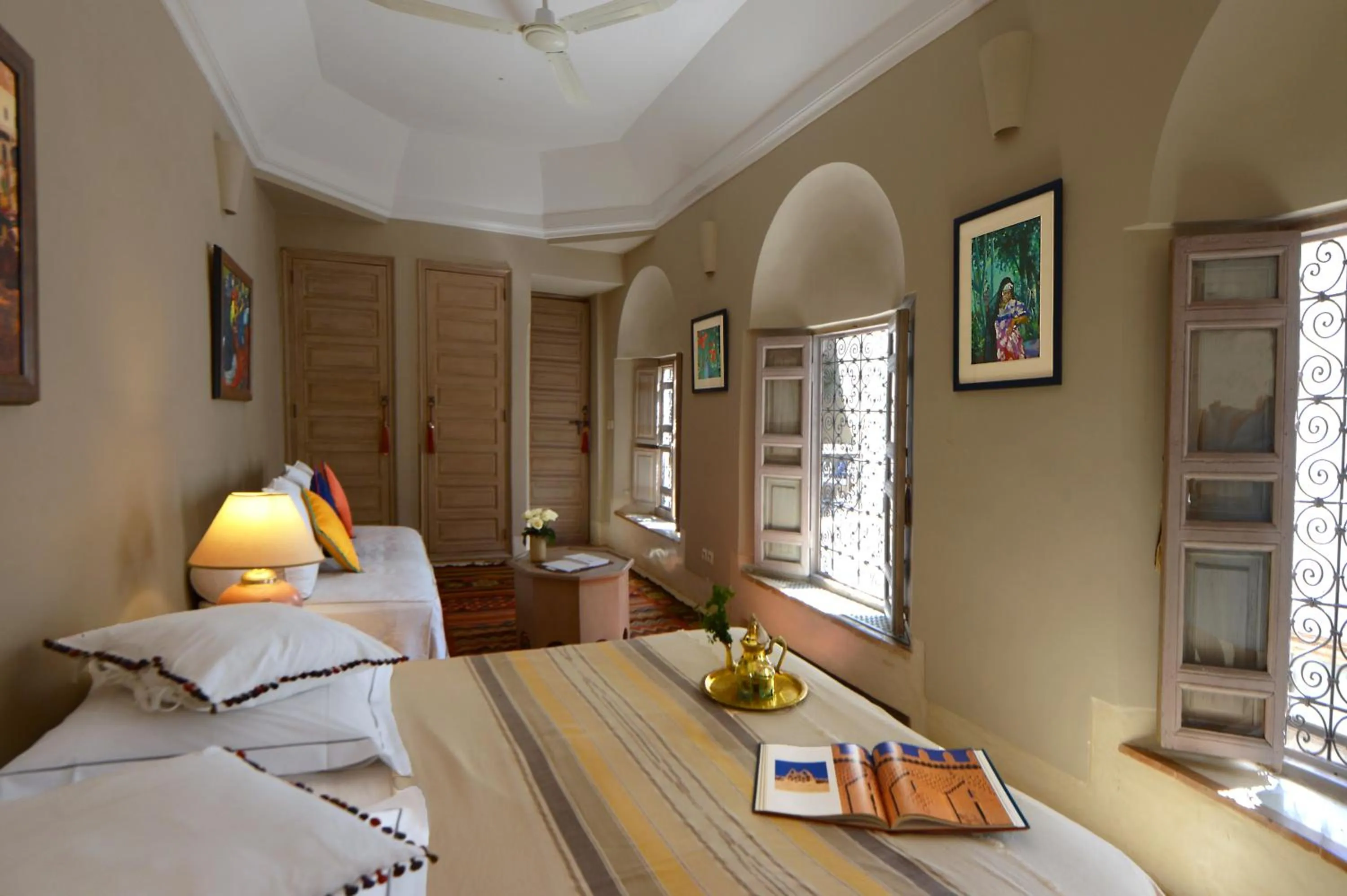 Seating area, Bed in Dar Housnia