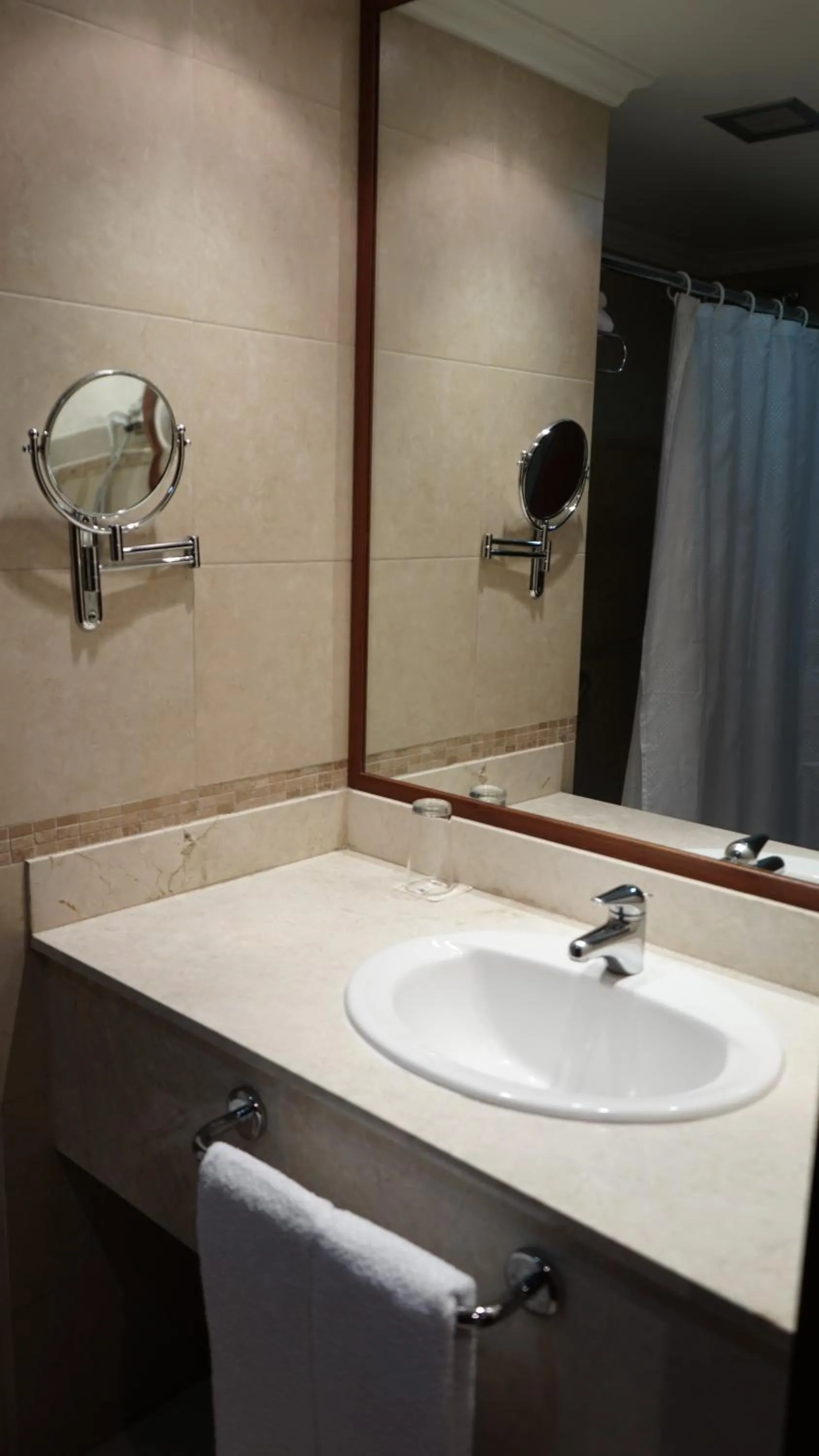 Twin Room in Hotel Emperador