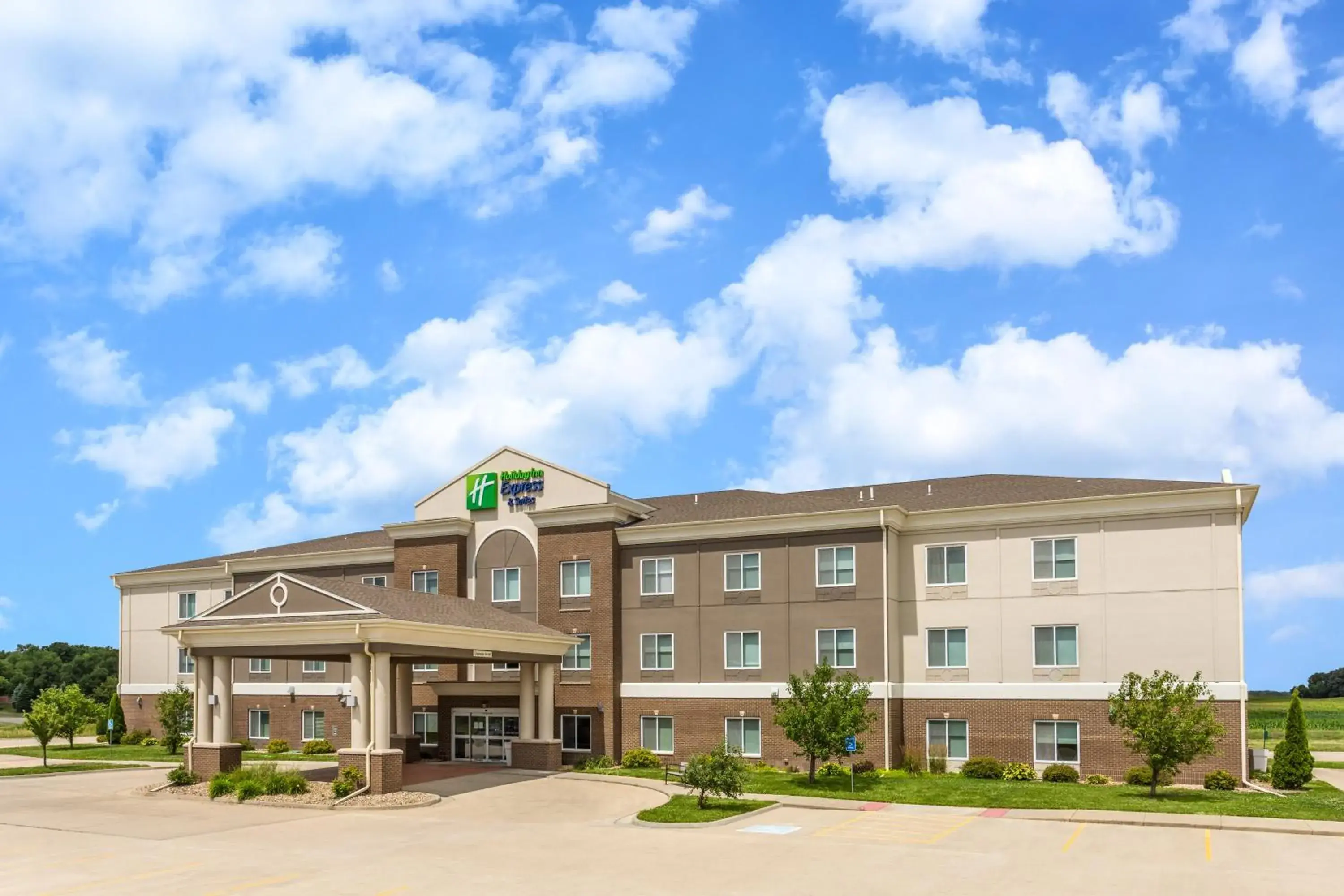 Property building in Holiday Inn Express - Albert Lea by IHG Property building in Holiday Inn Express - Albert Lea by IHG