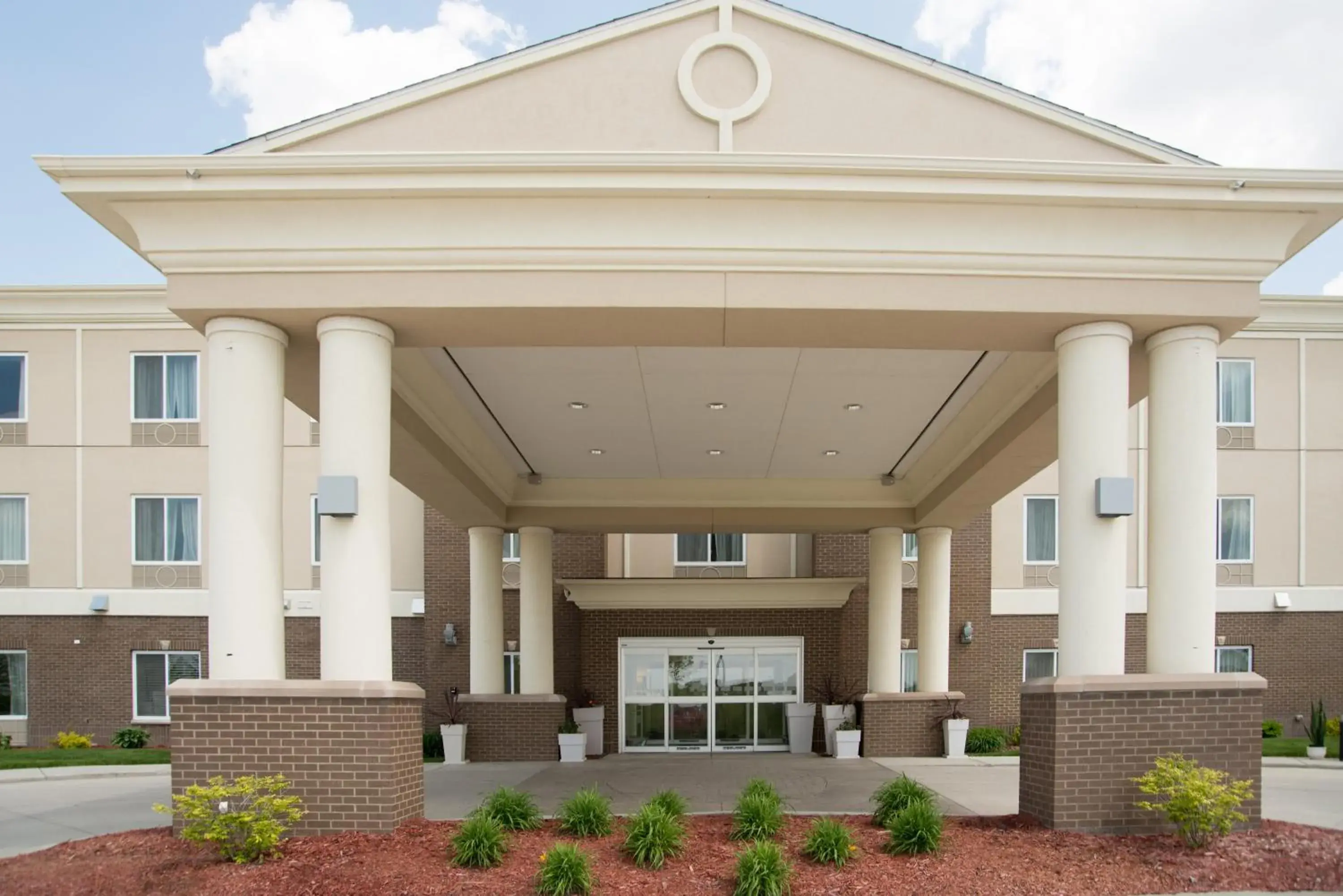 Property building in Holiday Inn Express - Albert Lea by IHG Property building in Holiday Inn Express - Albert Lea by IHG