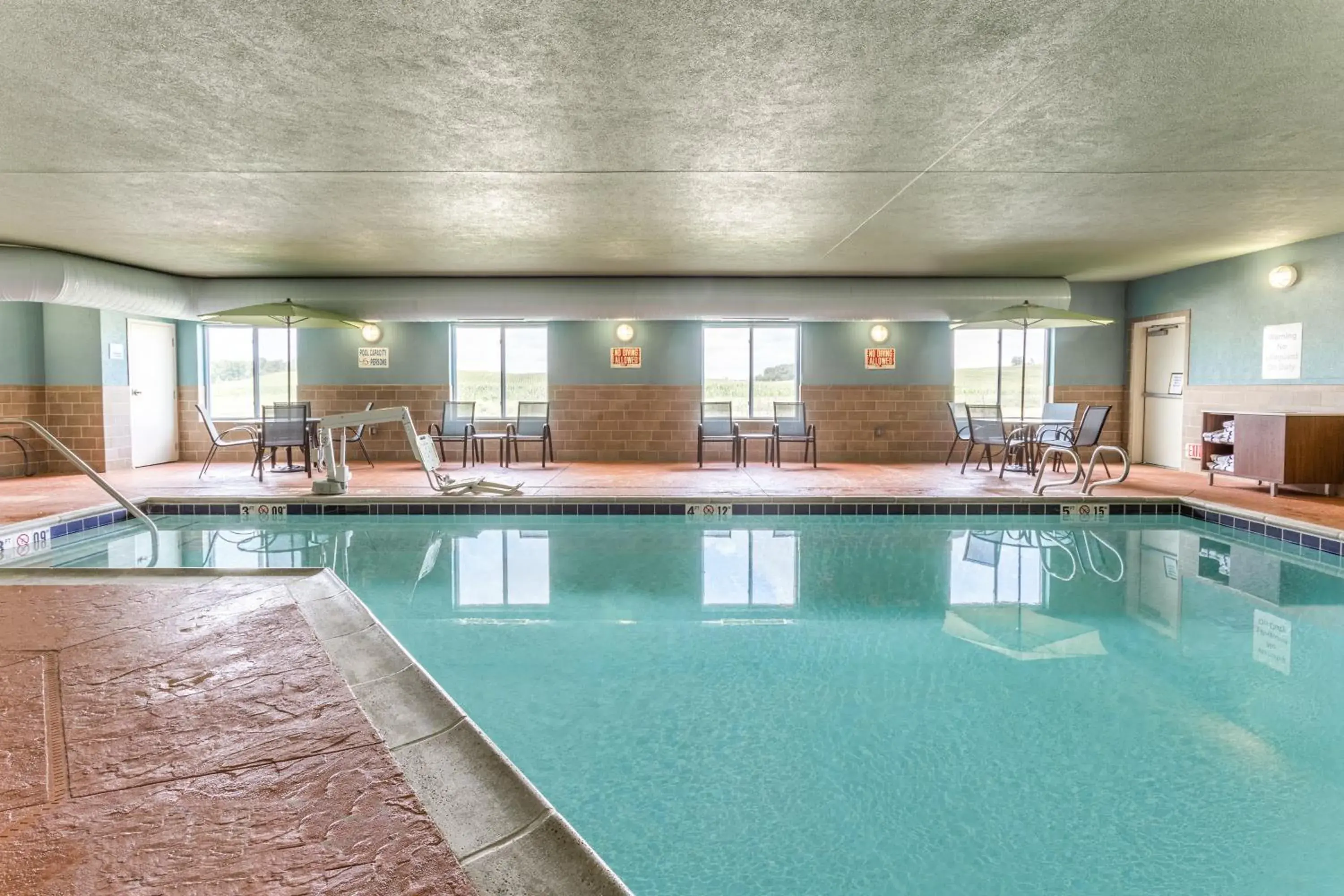 Swimming pool in Holiday Inn Express - Albert Lea by IHG Swimming pool in Holiday Inn Express - Albert Lea by IHG