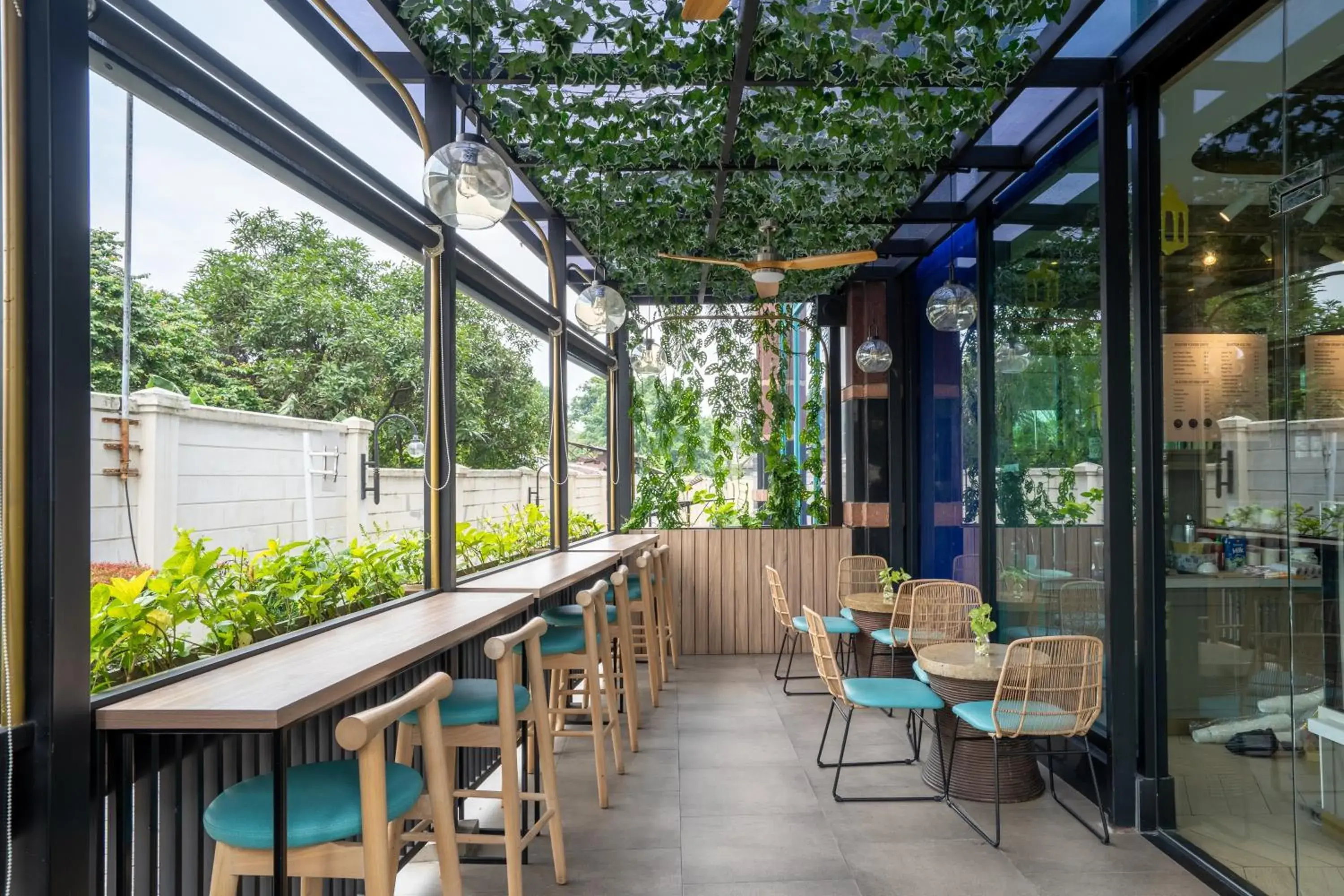 Restaurant/places to eat in The Acacia Hotel Jakarta Restaurant/places to eat in The Acacia Hotel Jakarta