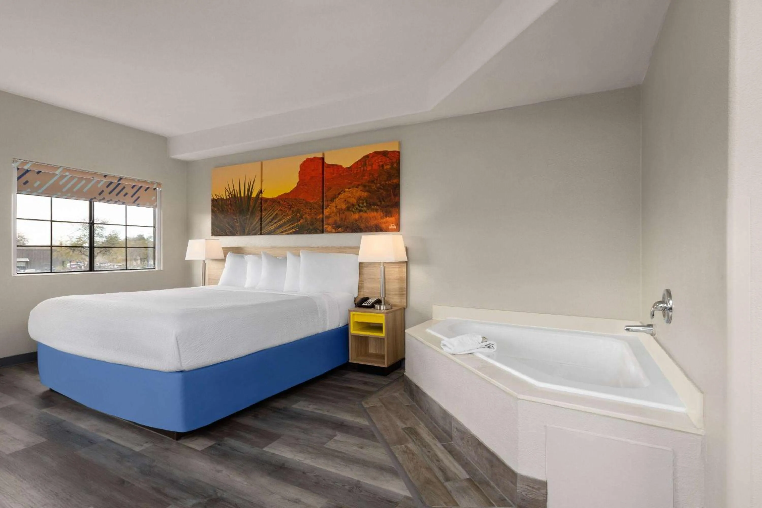 Bed in Days Inn & Suites by Wyndham Tucson/Marana
