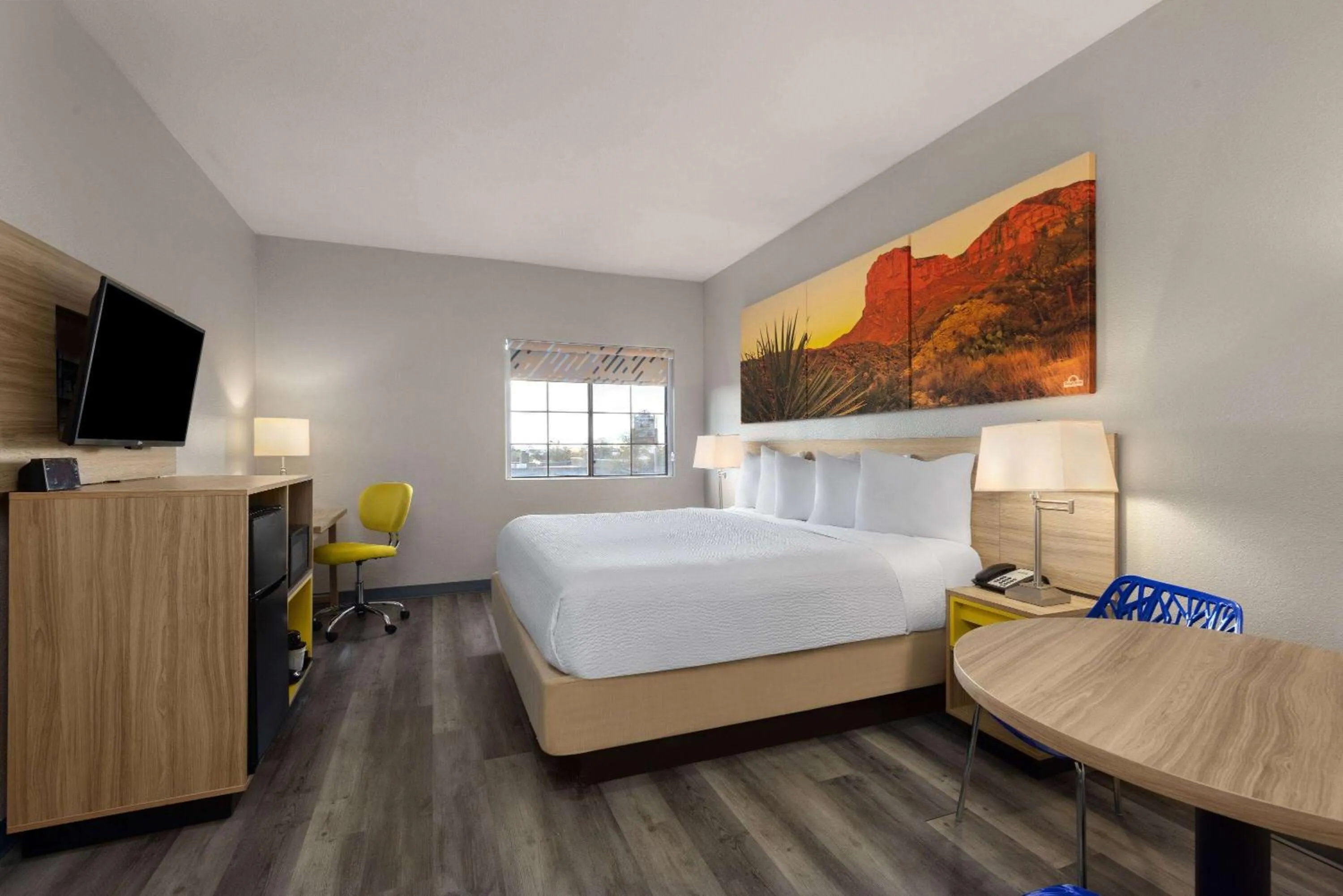 Photo of the whole room, Bed in Days Inn & Suites by Wyndham Tucson/Marana