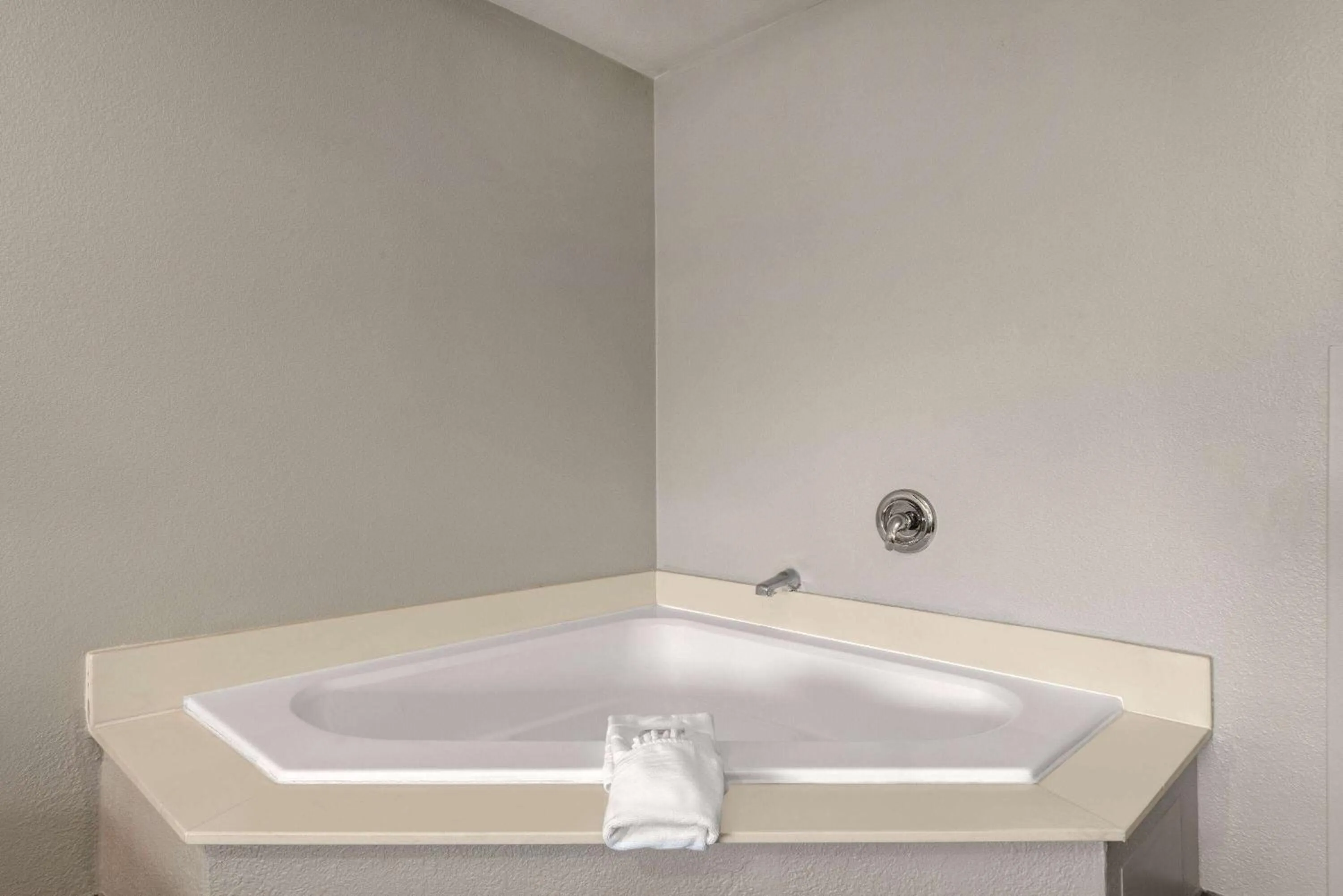 Hot Tub in Days Inn & Suites by Wyndham Tucson/Marana