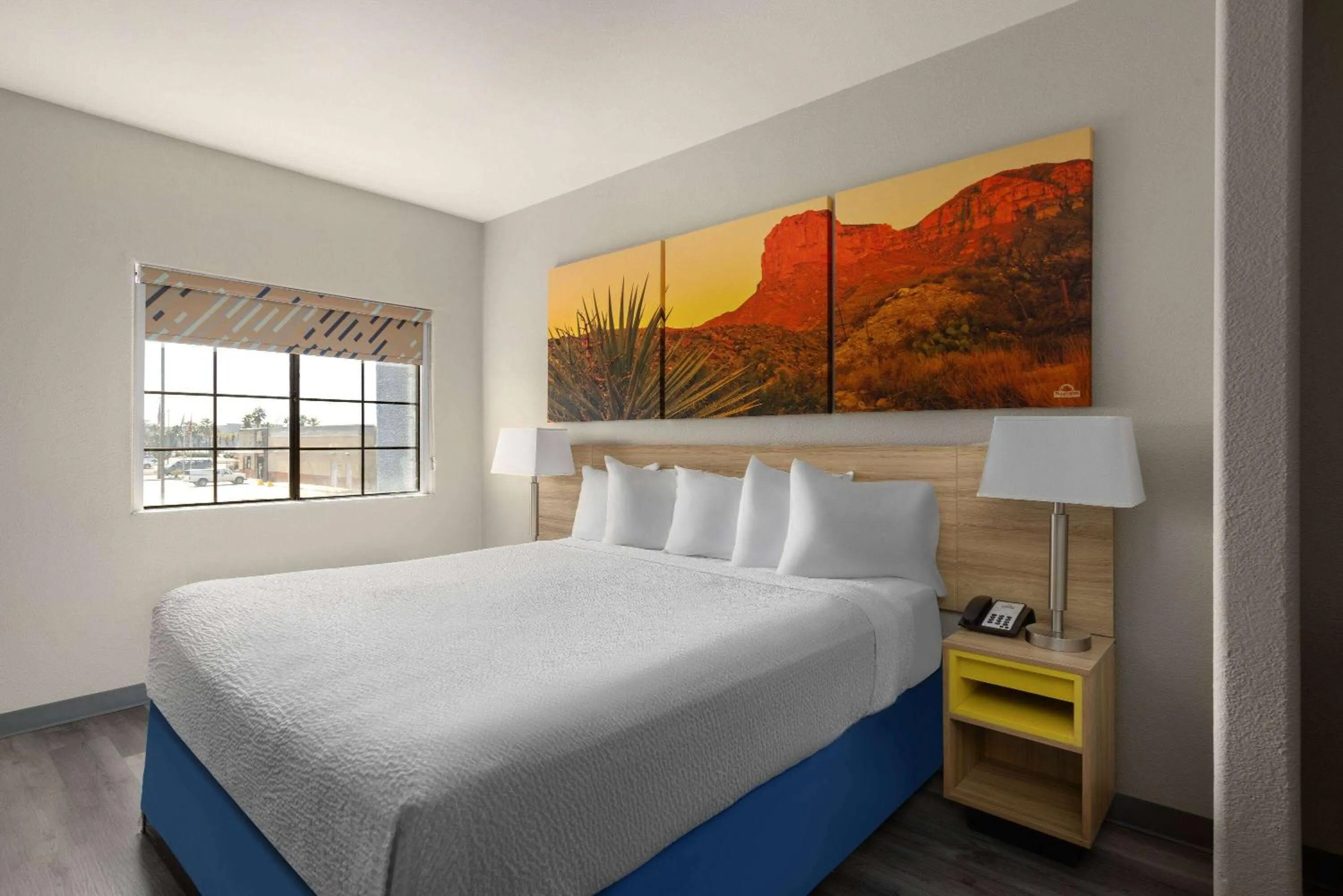 Photo of the whole room, Bed in Days Inn & Suites by Wyndham Tucson/Marana