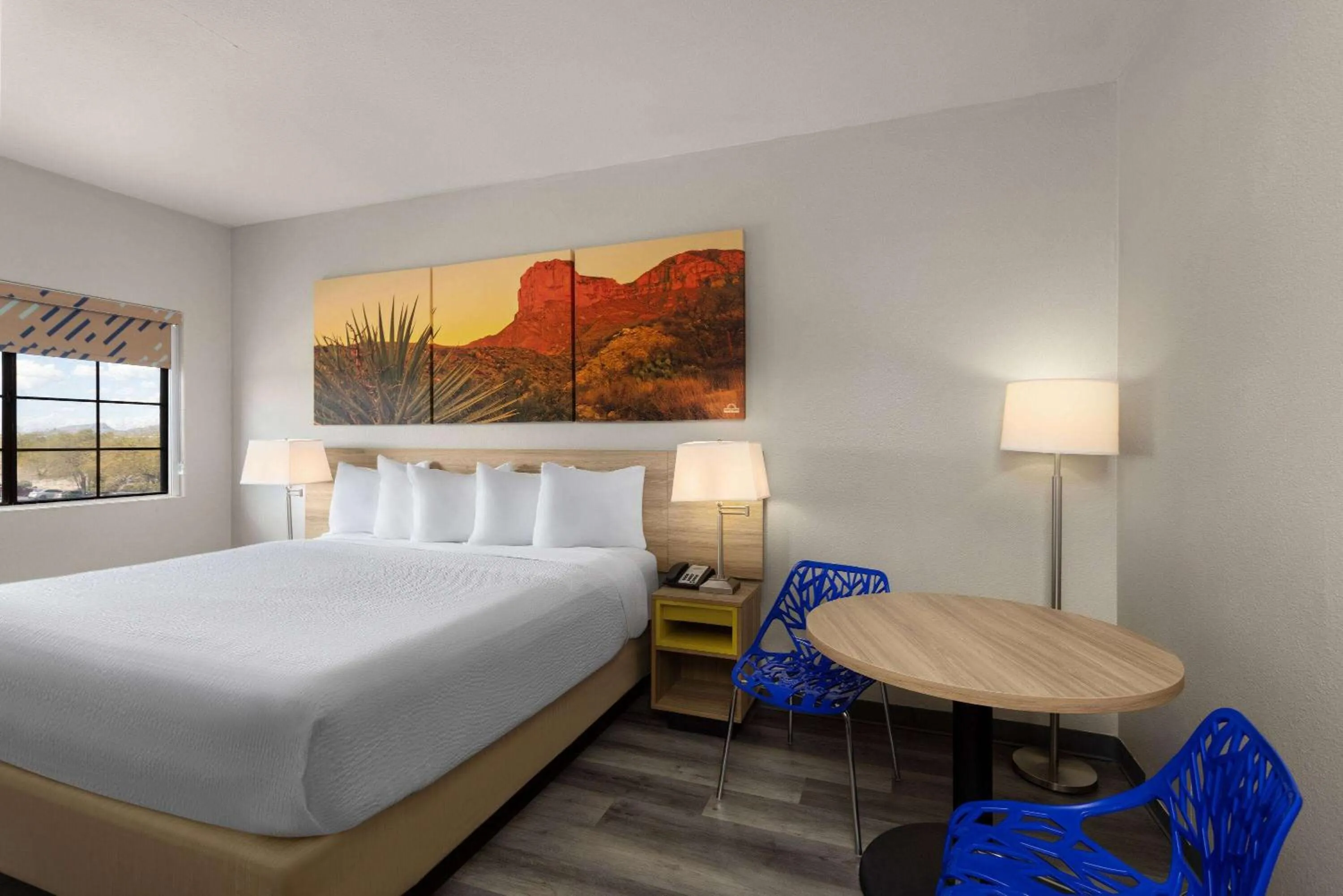 Photo of the whole room, Bed in Days Inn & Suites by Wyndham Tucson/Marana